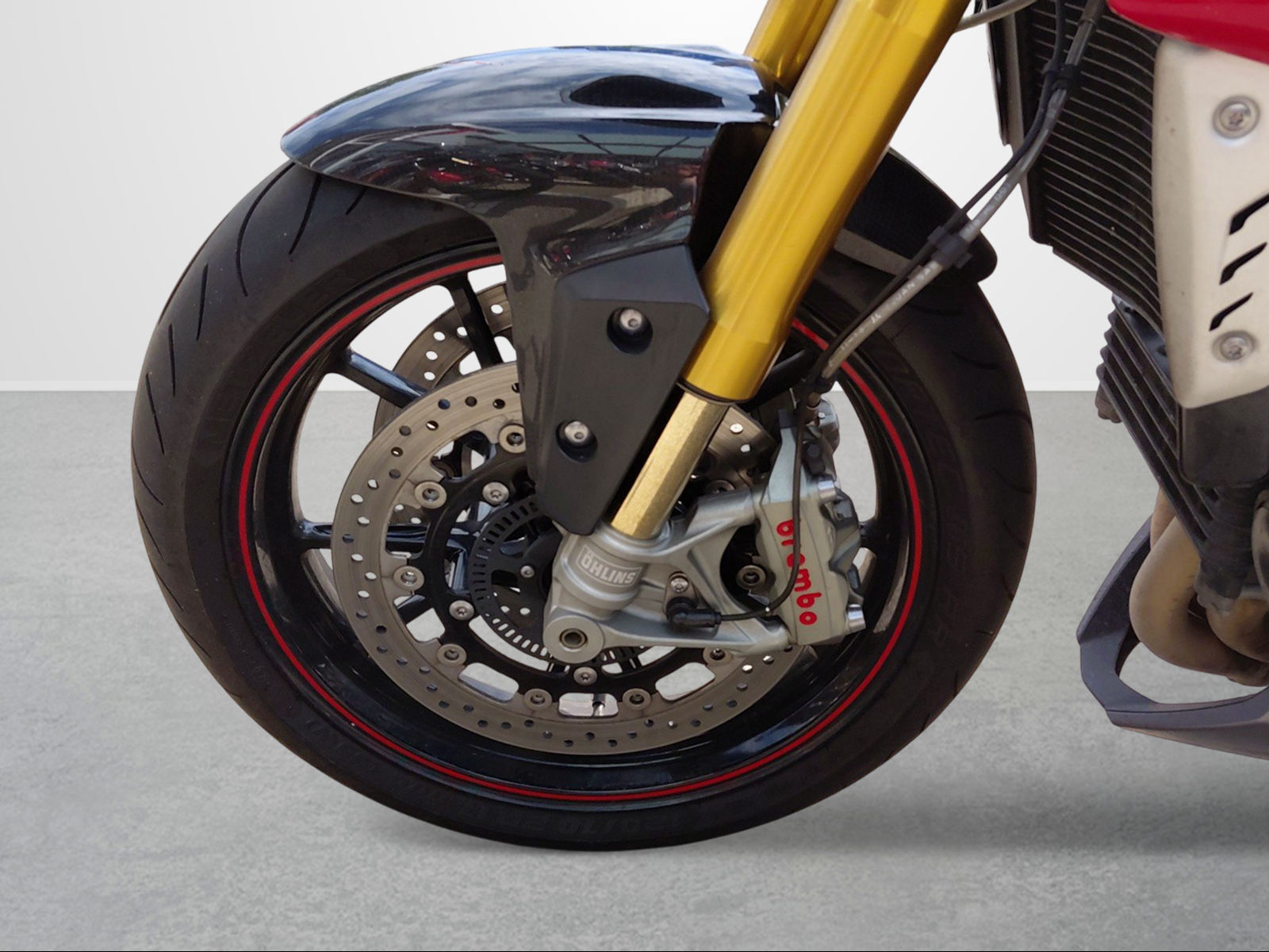 TRIUMPH Speed Triple R 1050 ABS-showroom-element-3