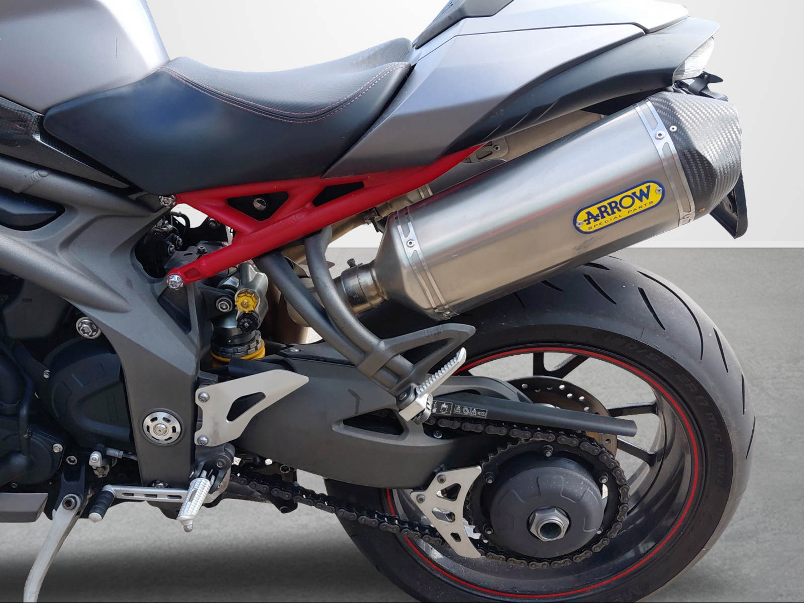 TRIUMPH Speed Triple R 1050 ABS-image-11