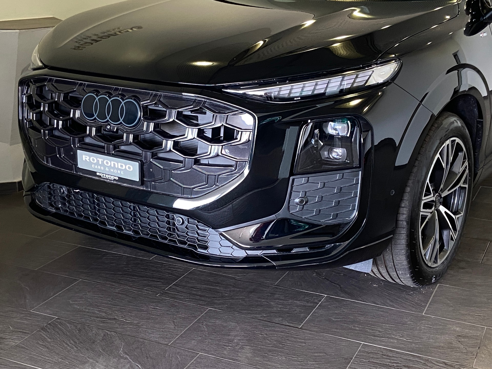 AUDI Q3 SUV TFSI quattro 204PS S-Line S tronic-image-2