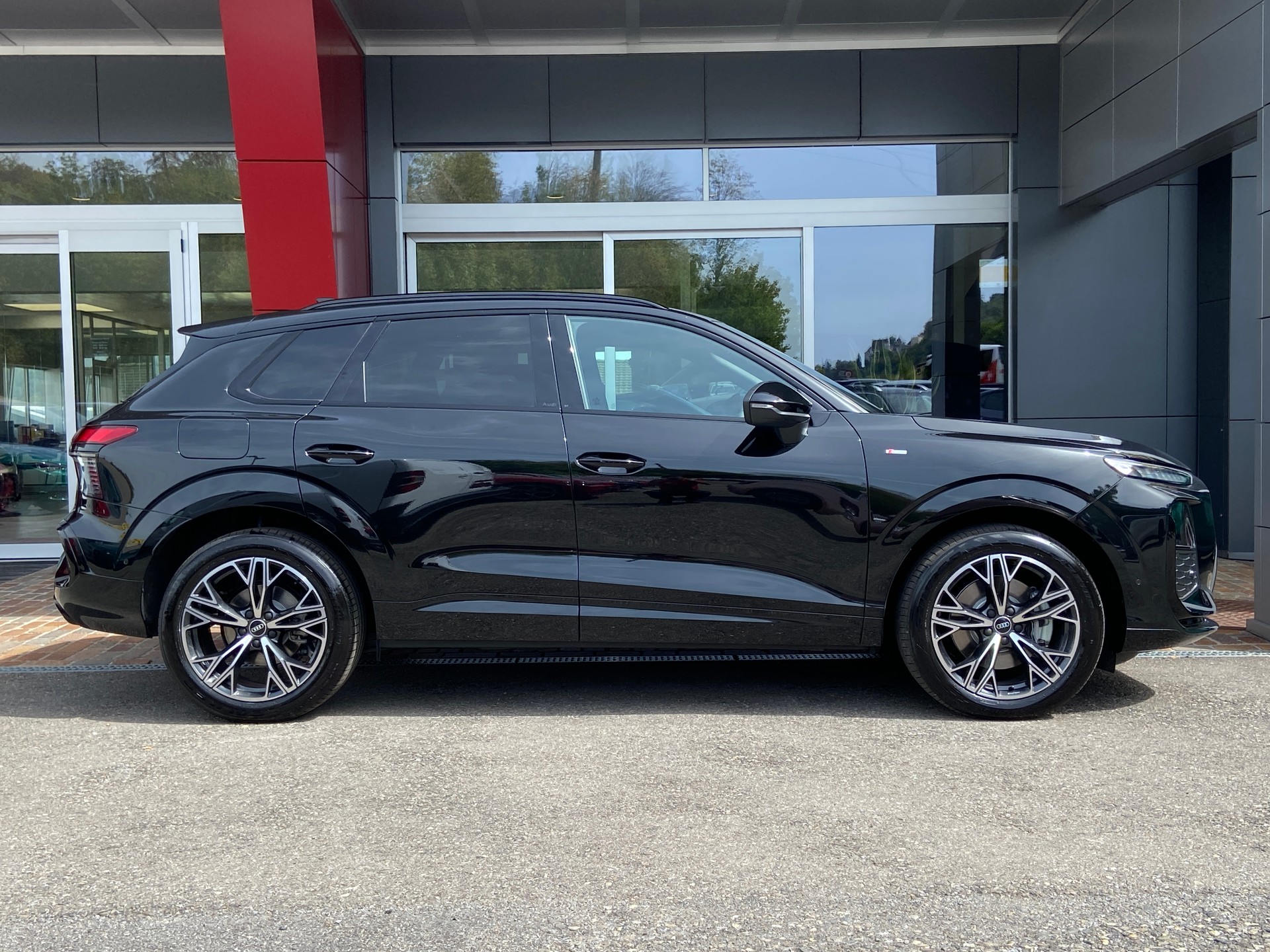 AUDI Q3 SUV TFSI quattro 204PS S-Line S tronic-image-18