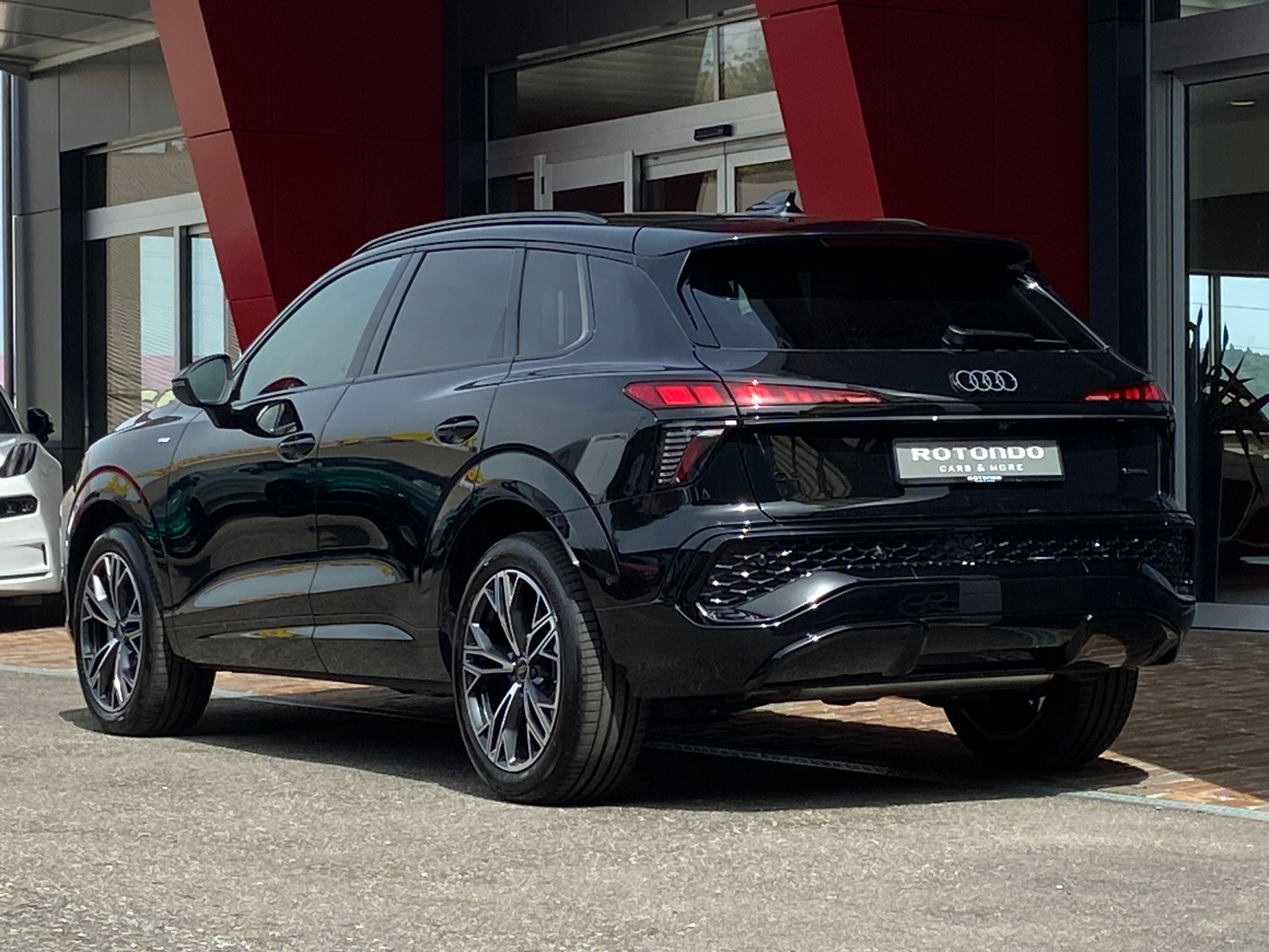 AUDI Q3 SUV TFSI quattro 204PS S-Line S tronic-image-19