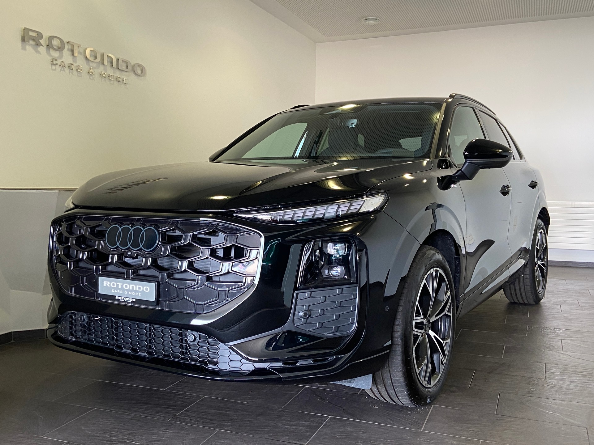 AUDI Q3 SUV TFSI quattro 204PS S-Line S tronic-image-0