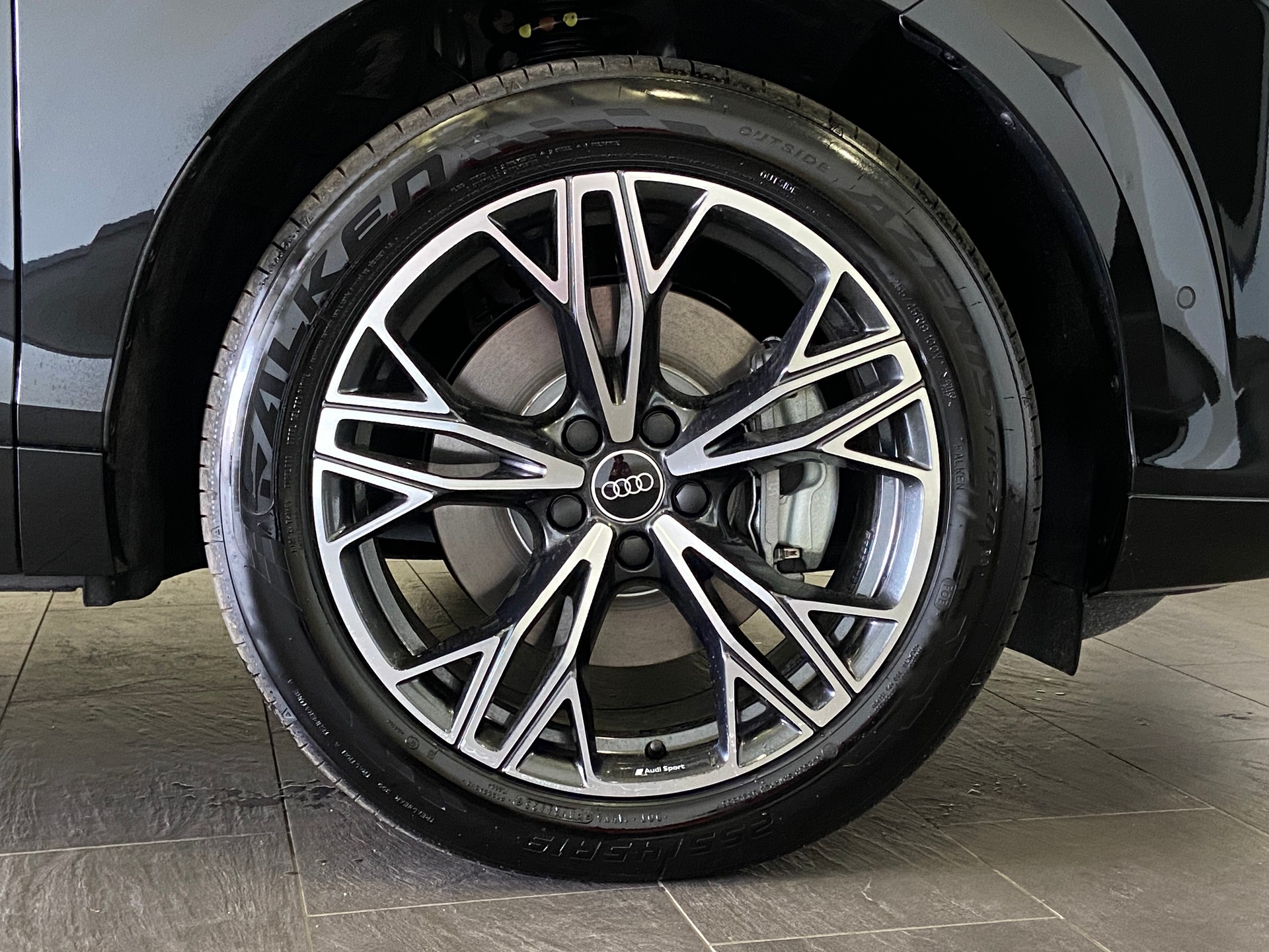 AUDI Q3 SUV TFSI quattro 204PS S-Line S tronic-image-3