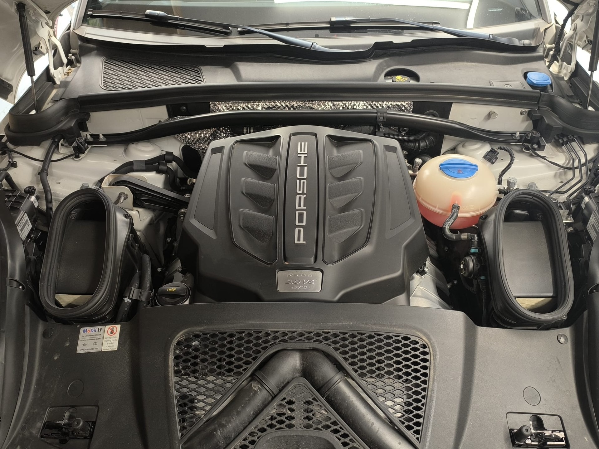 PORSCHE Macan 3.0 V6 GTS-image-5