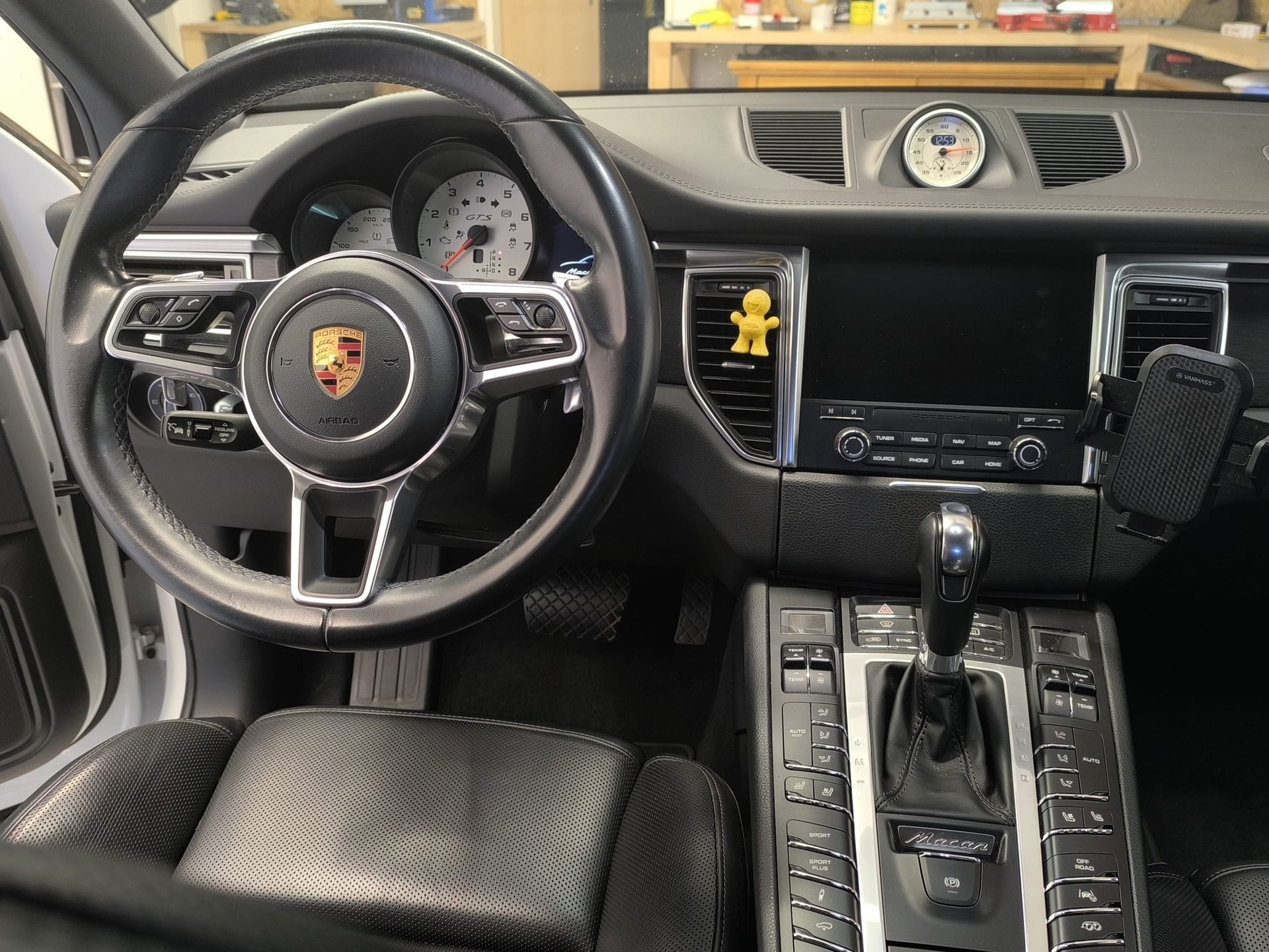 PORSCHE Macan 3.0 V6 GTS-image-3
