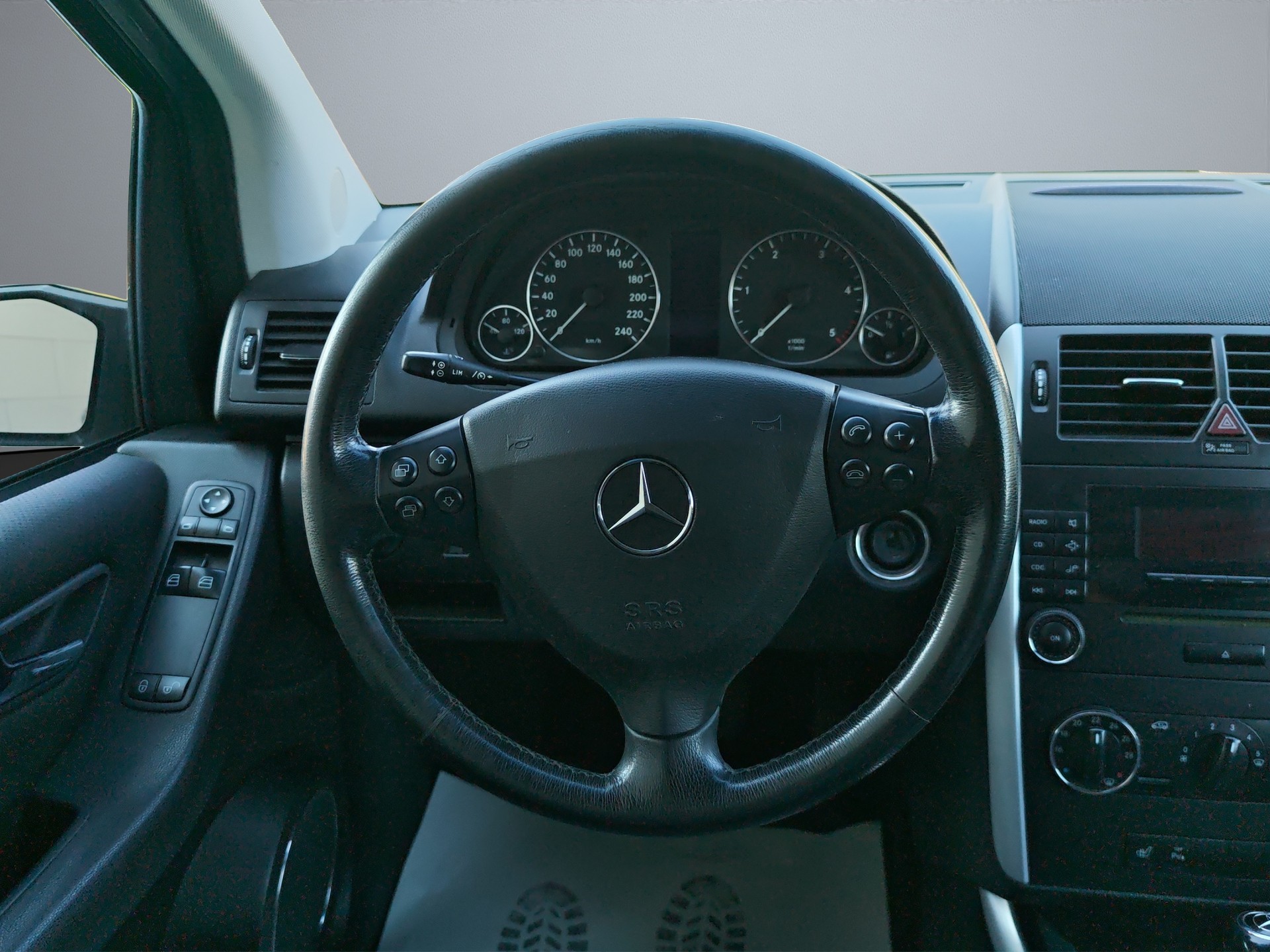 MERCEDES-BENZ A 200 CDI Elégance Autotronic-image-14