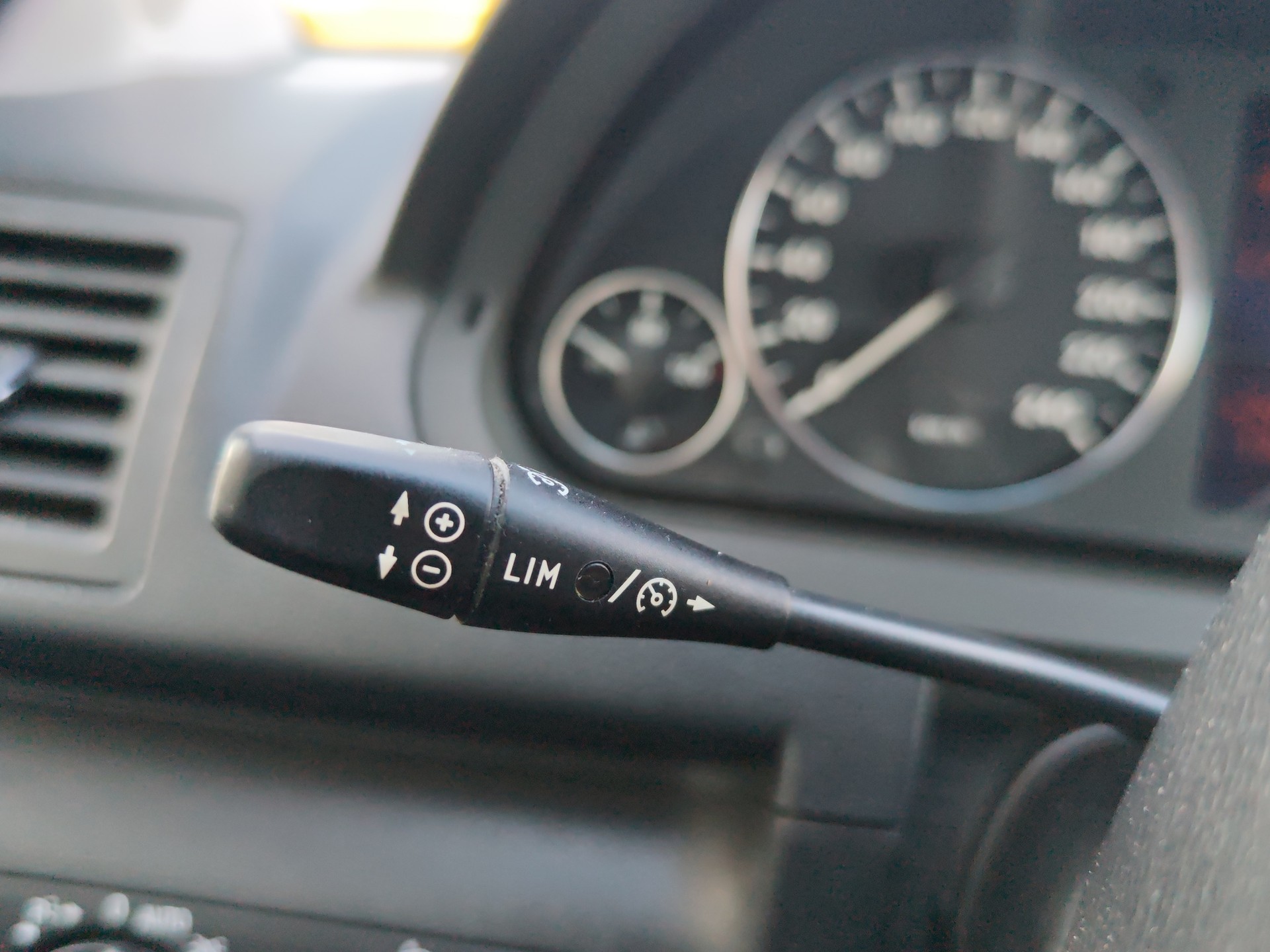 MERCEDES-BENZ A 200 CDI Elégance Autotronic-image-17
