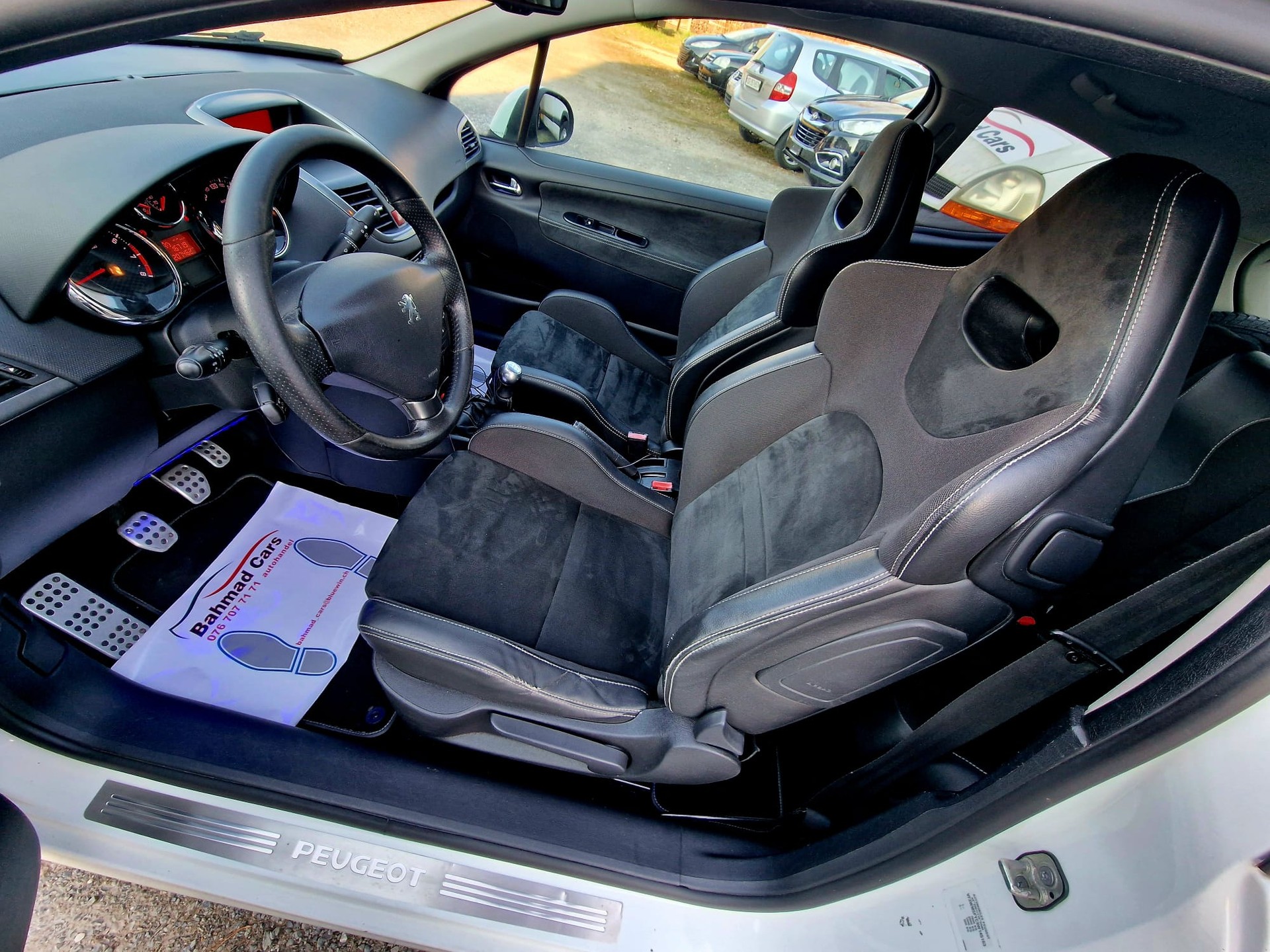PEUGEOT 207 1.6 16V Turbo GTi-image-12