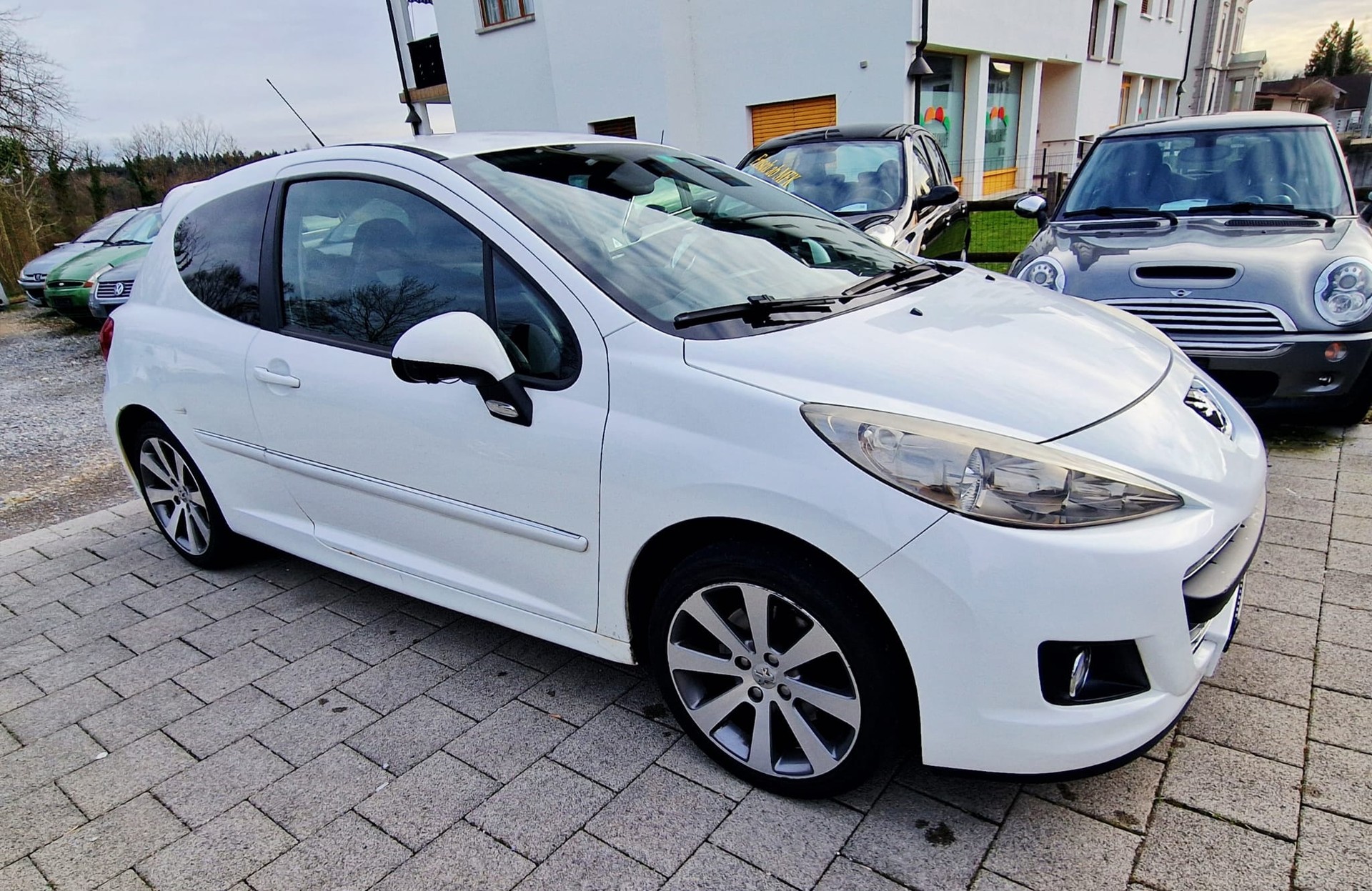 PEUGEOT 207 1.6 16V Turbo GTi-image-2