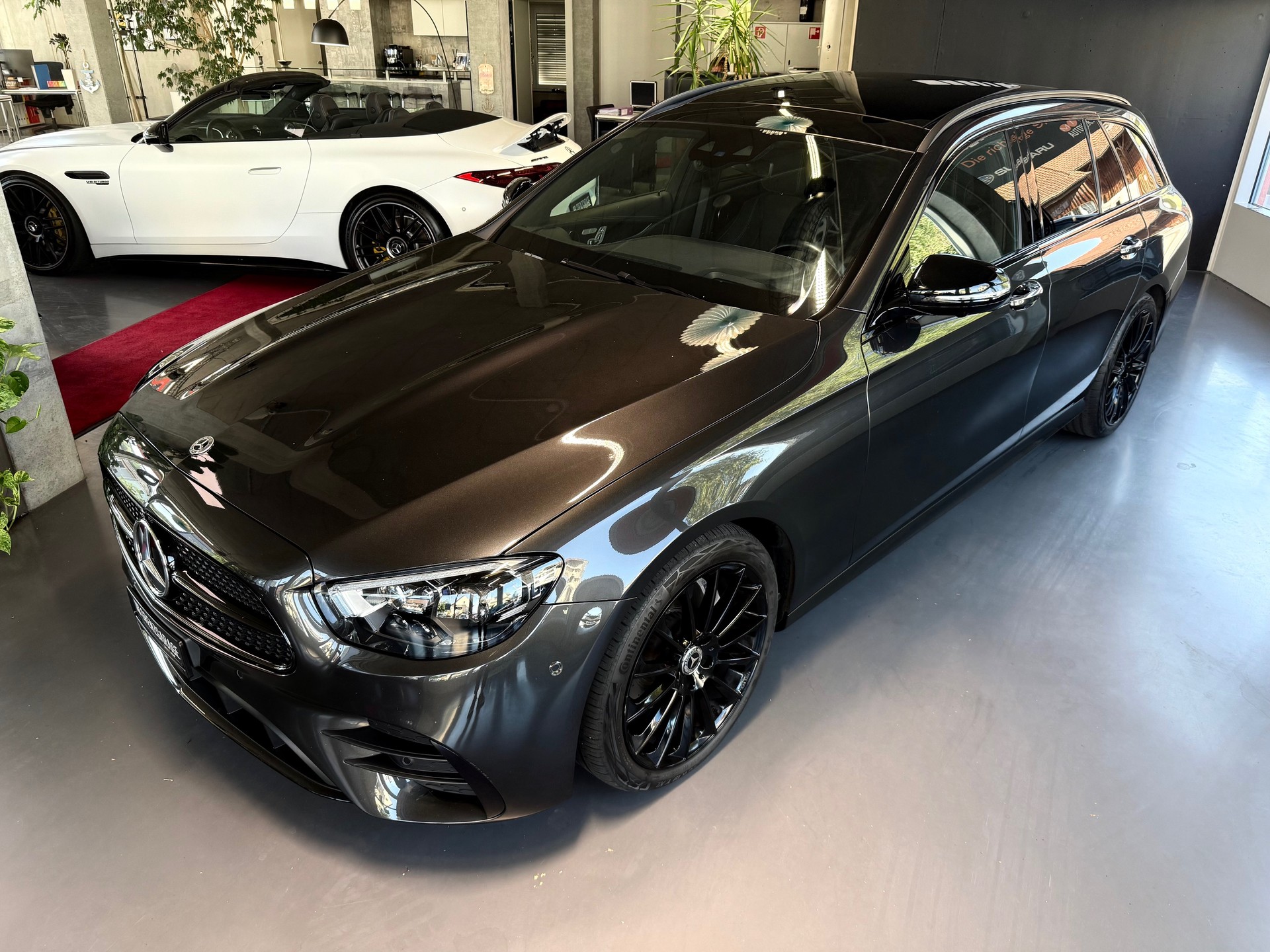 MERCEDES-BENZ E 220 d T 4Matic AMG Line 9G-Tronic-image-2