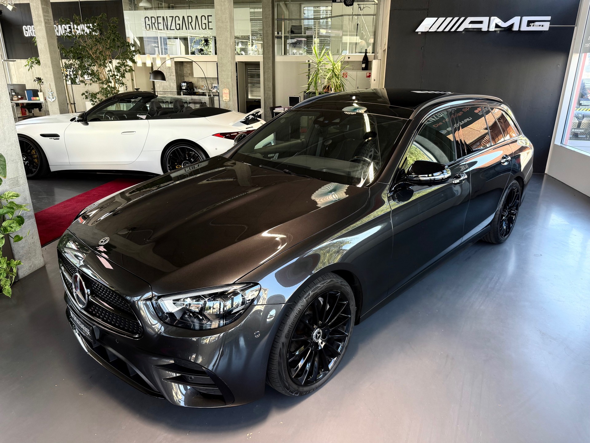 MERCEDES-BENZ E 220 d T 4Matic AMG Line 9G-Tronic-image-0