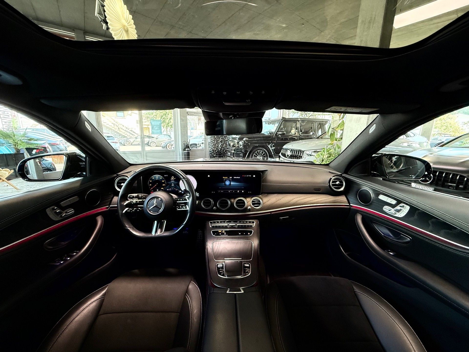 MERCEDES-BENZ E 220 d T 4Matic AMG Line 9G-Tronic-image-13