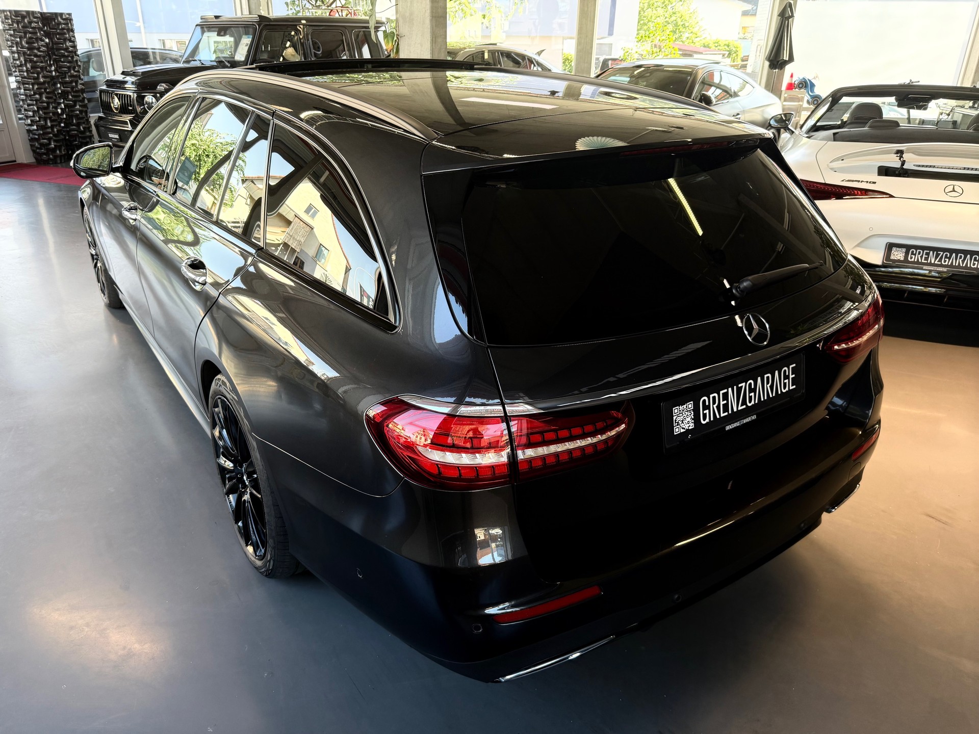 MERCEDES-BENZ E 220 d T 4Matic AMG Line 9G-Tronic-image-4