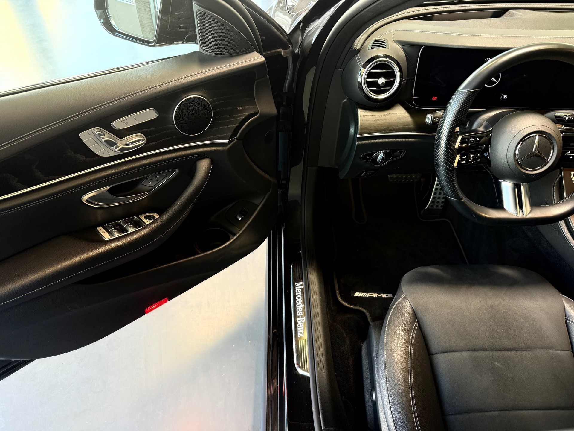 MERCEDES-BENZ E 220 d T 4Matic AMG Line 9G-Tronic-image-6