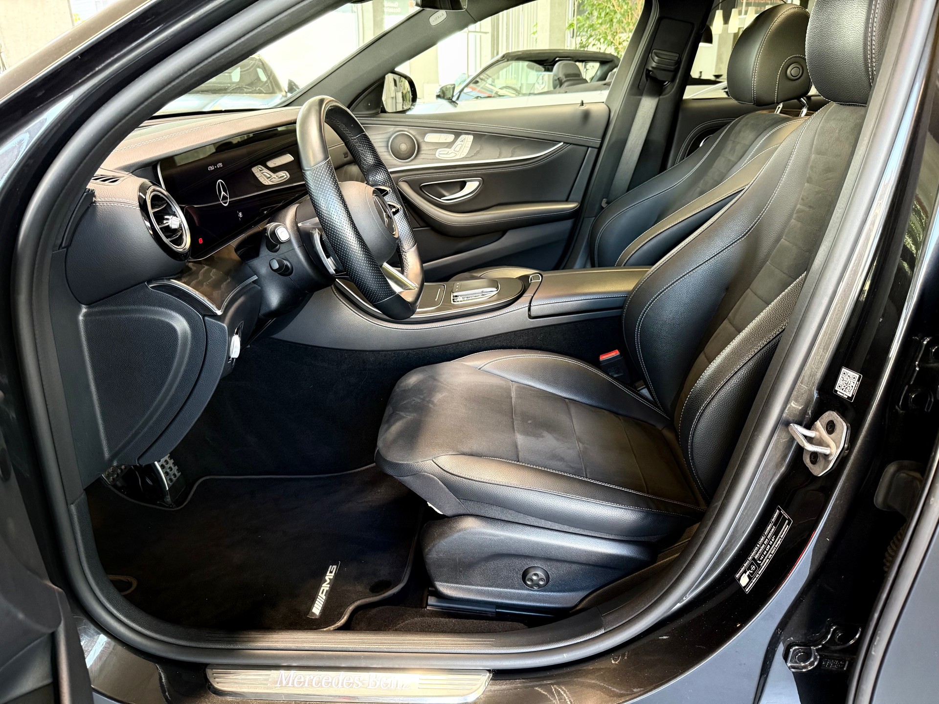 MERCEDES-BENZ E 220 d T 4Matic AMG Line 9G-Tronic-image-8