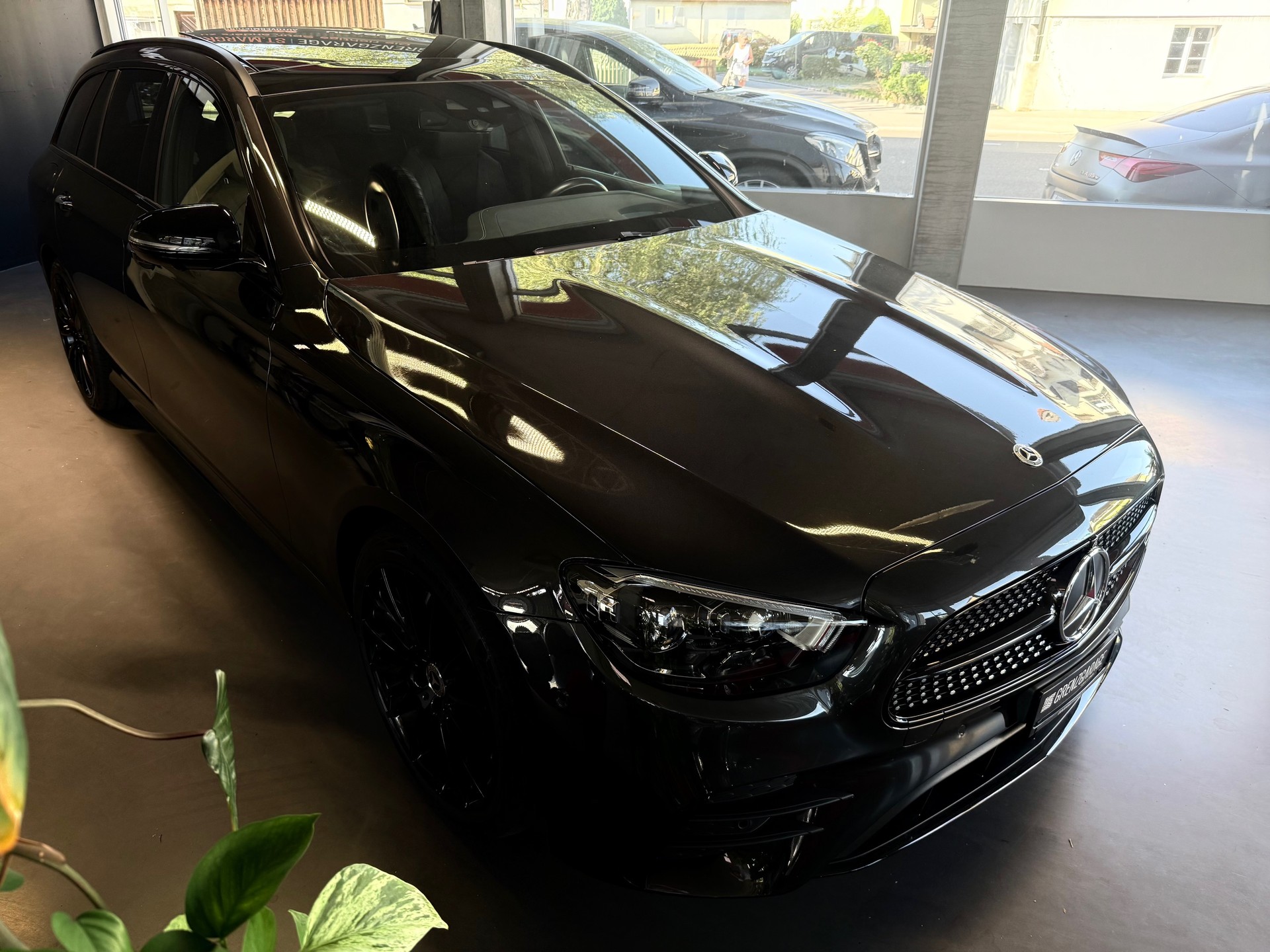 MERCEDES-BENZ E 220 d T 4Matic AMG Line 9G-Tronic-image-1