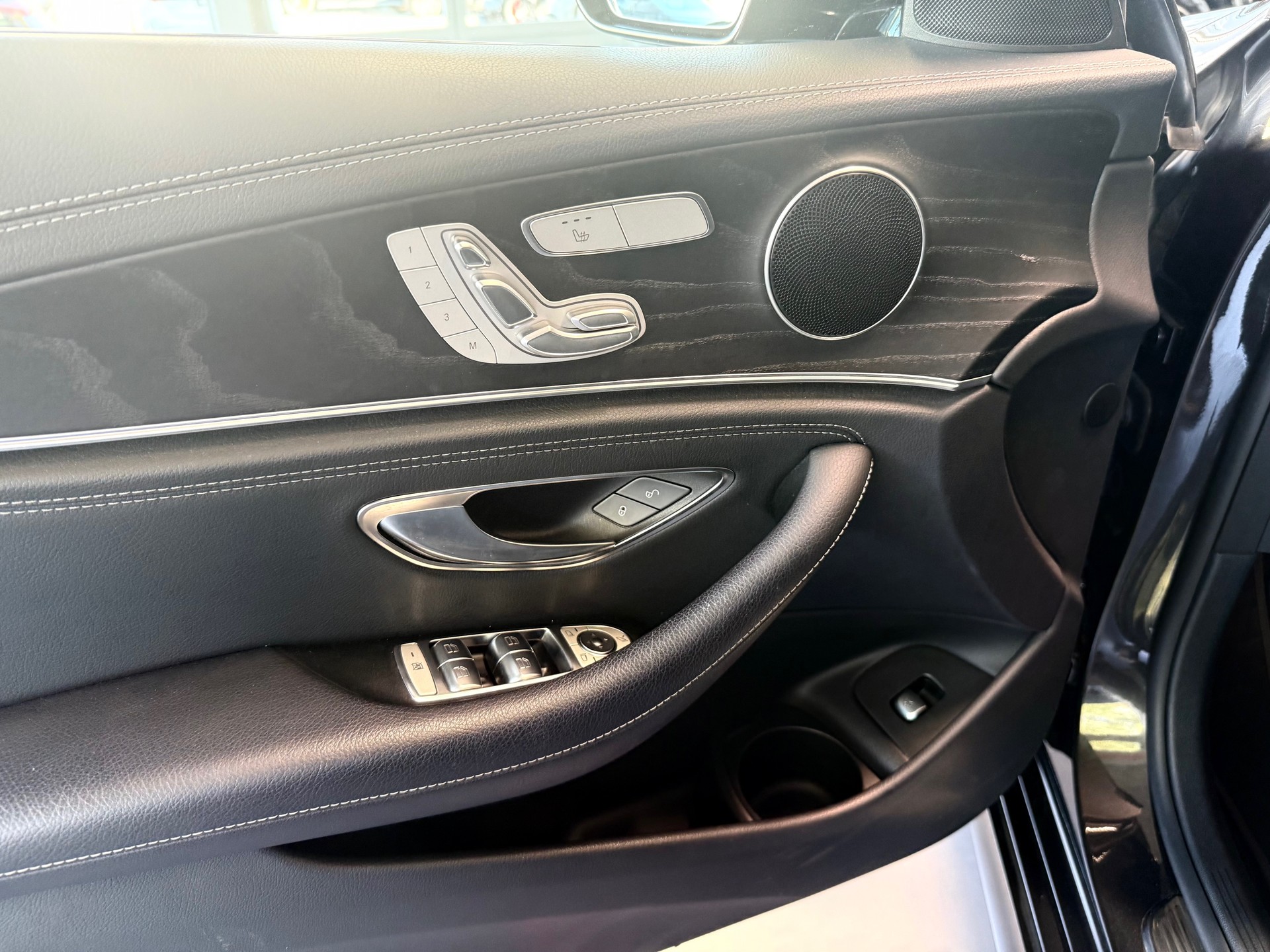 MERCEDES-BENZ E 220 d T 4Matic AMG Line 9G-Tronic-image-7