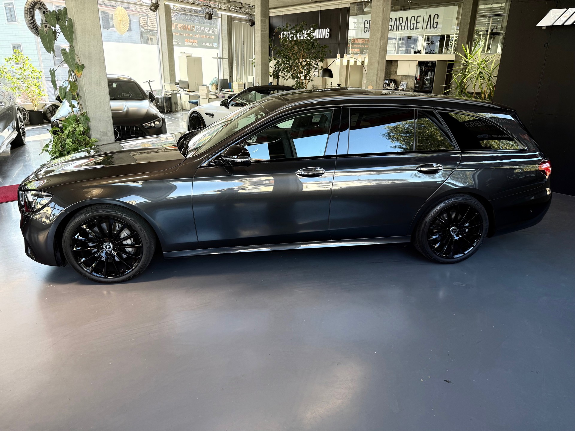 MERCEDES-BENZ E 220 d T 4Matic AMG Line 9G-Tronic-image-3