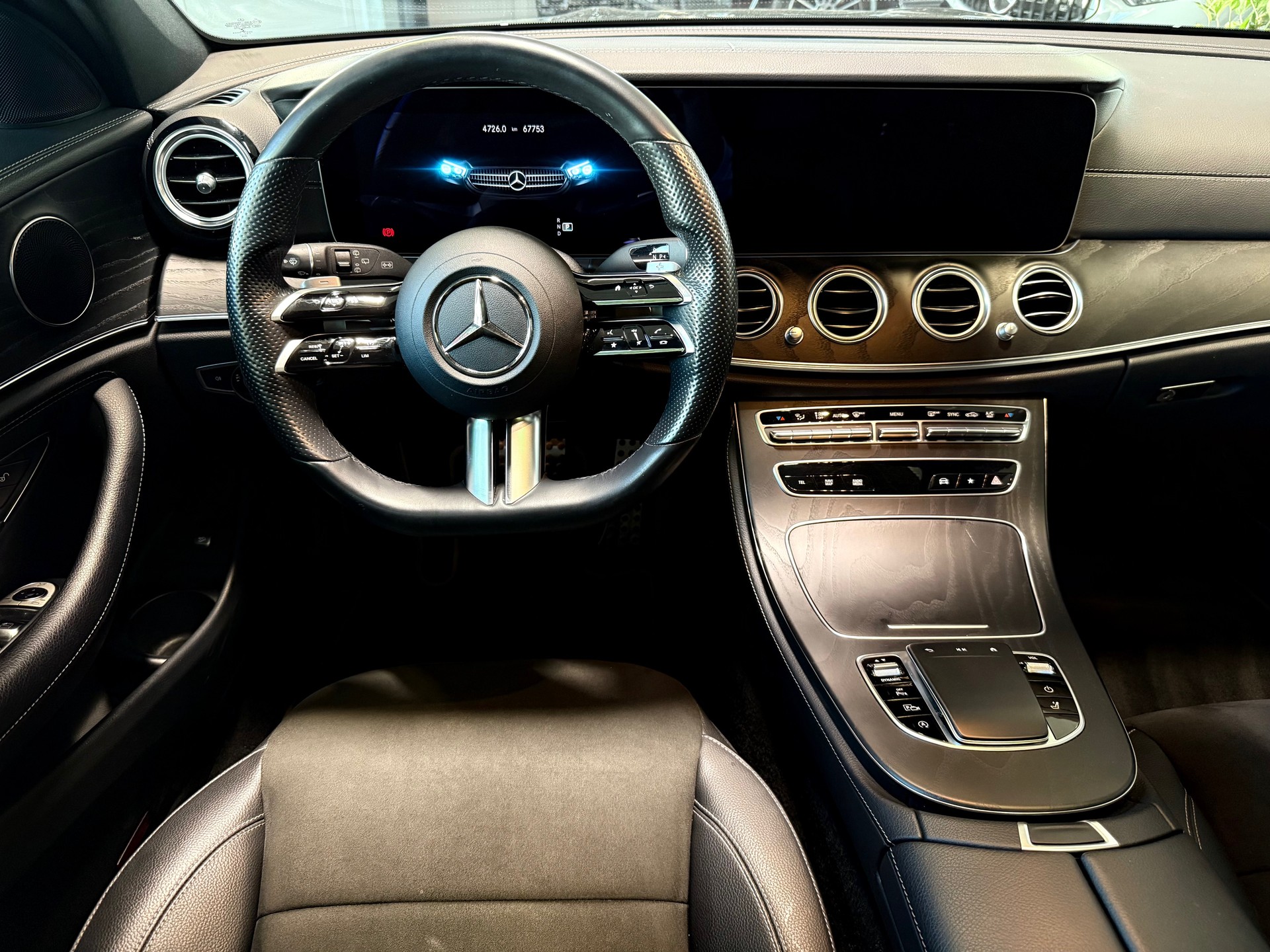 MERCEDES-BENZ E 220 d T 4Matic AMG Line 9G-Tronic-image-11