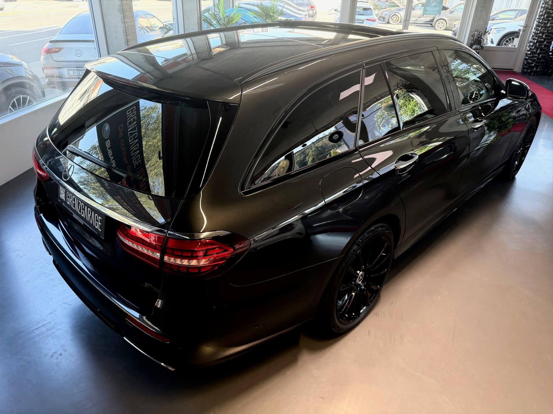 MERCEDES-BENZ E 220 d T 4Matic AMG Line 9G-Tronic-image-5