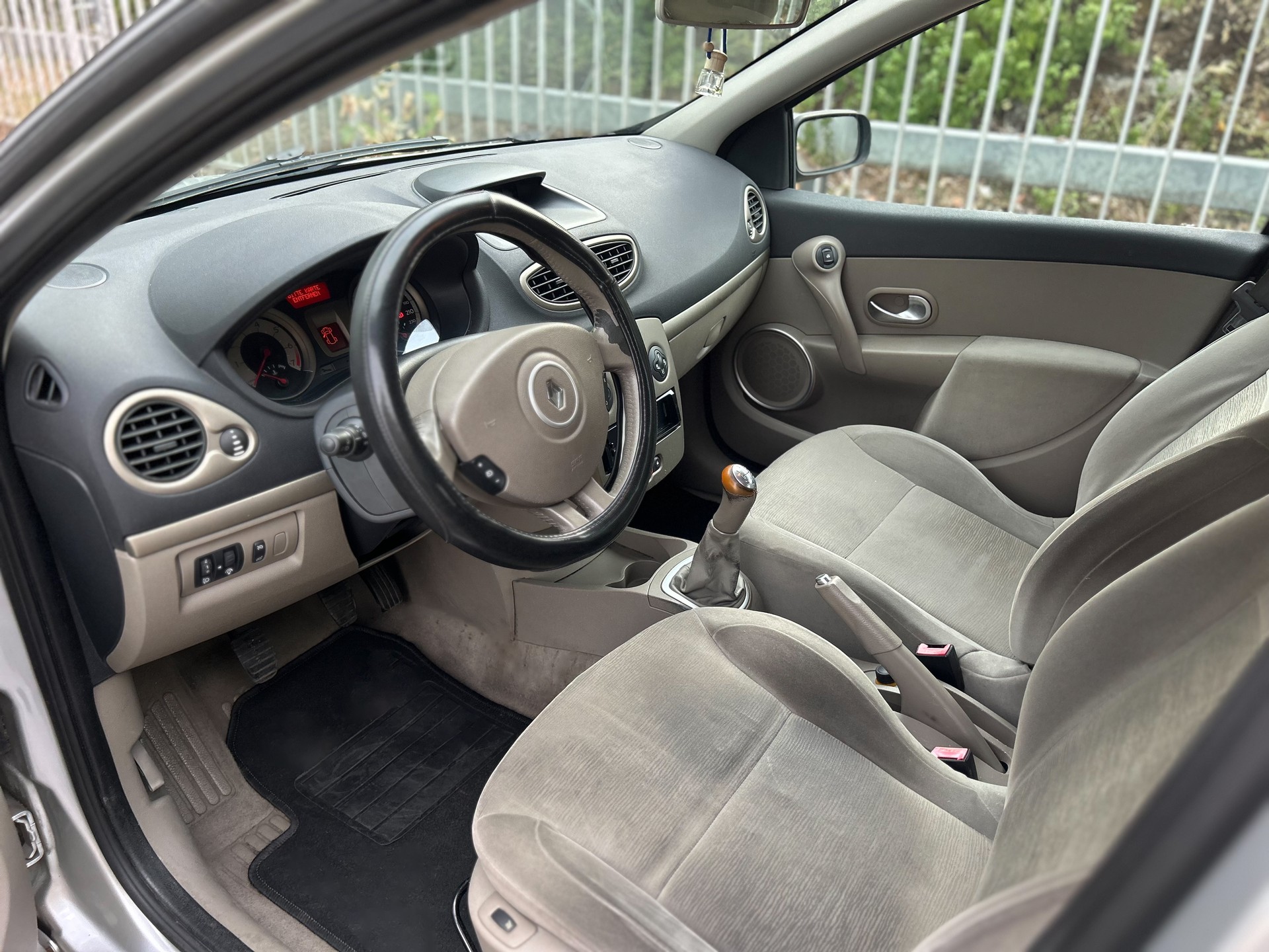 RENAULT Clio 1.6 16V Dynamique-image-10