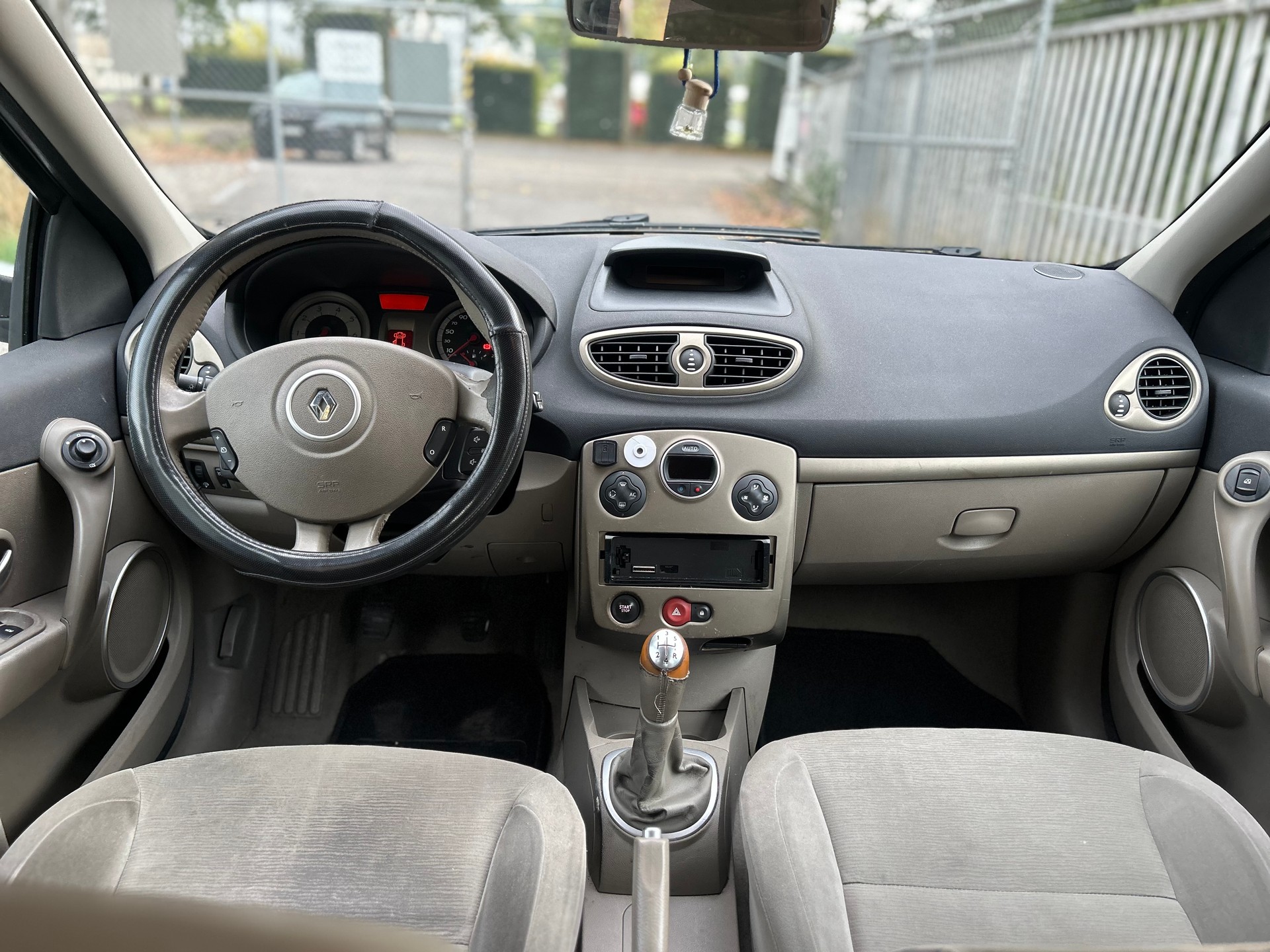 RENAULT Clio 1.6 16V Dynamique-image-11