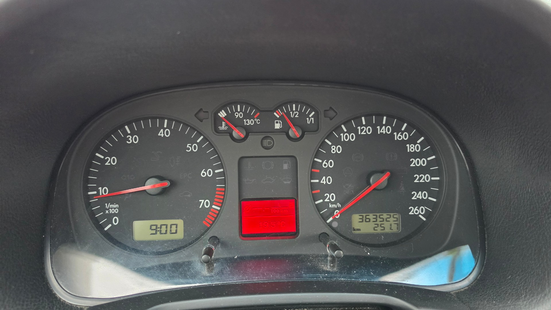 VW Golf 1.6-image-9