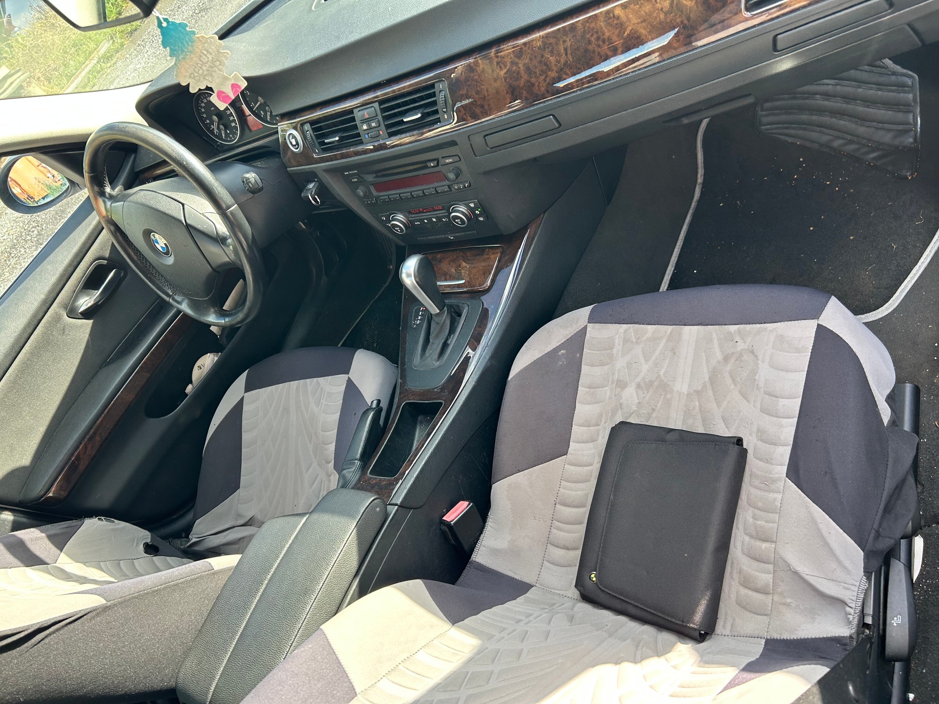 BMW 325xi-image-2