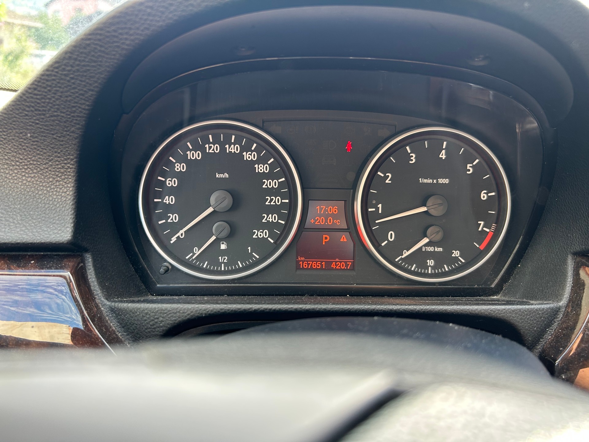 BMW 325xi-image-6