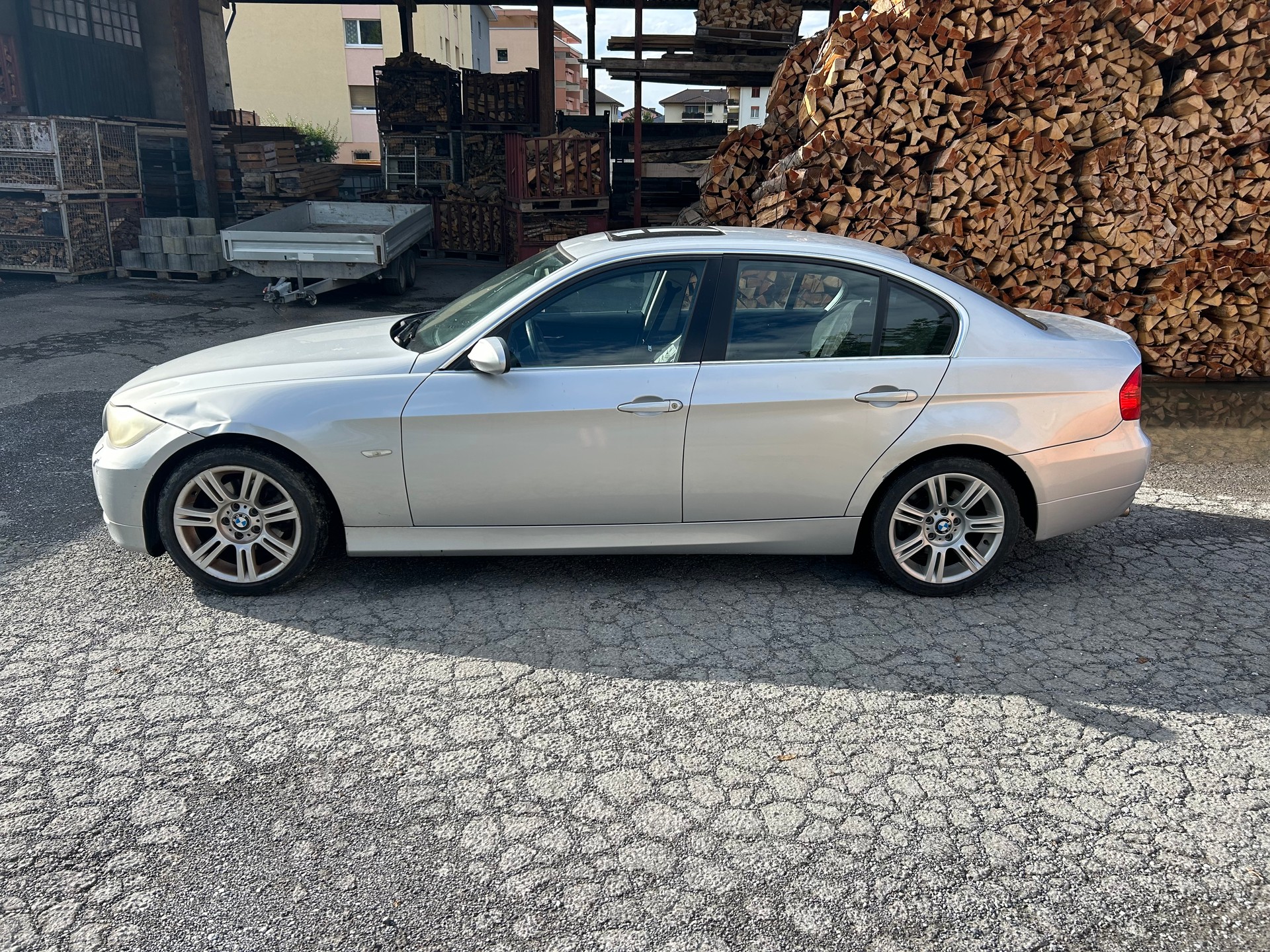 BMW 325xi-image-0