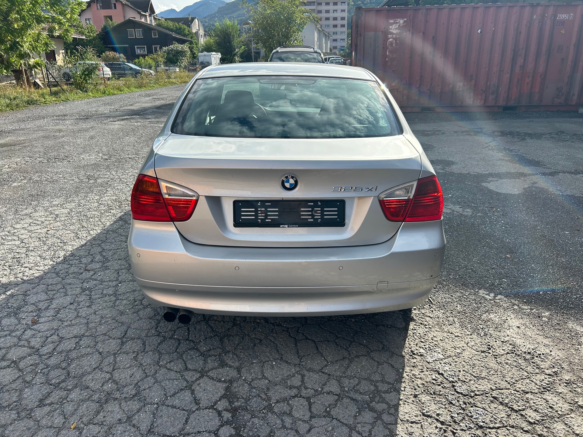BMW 325xi-image-4