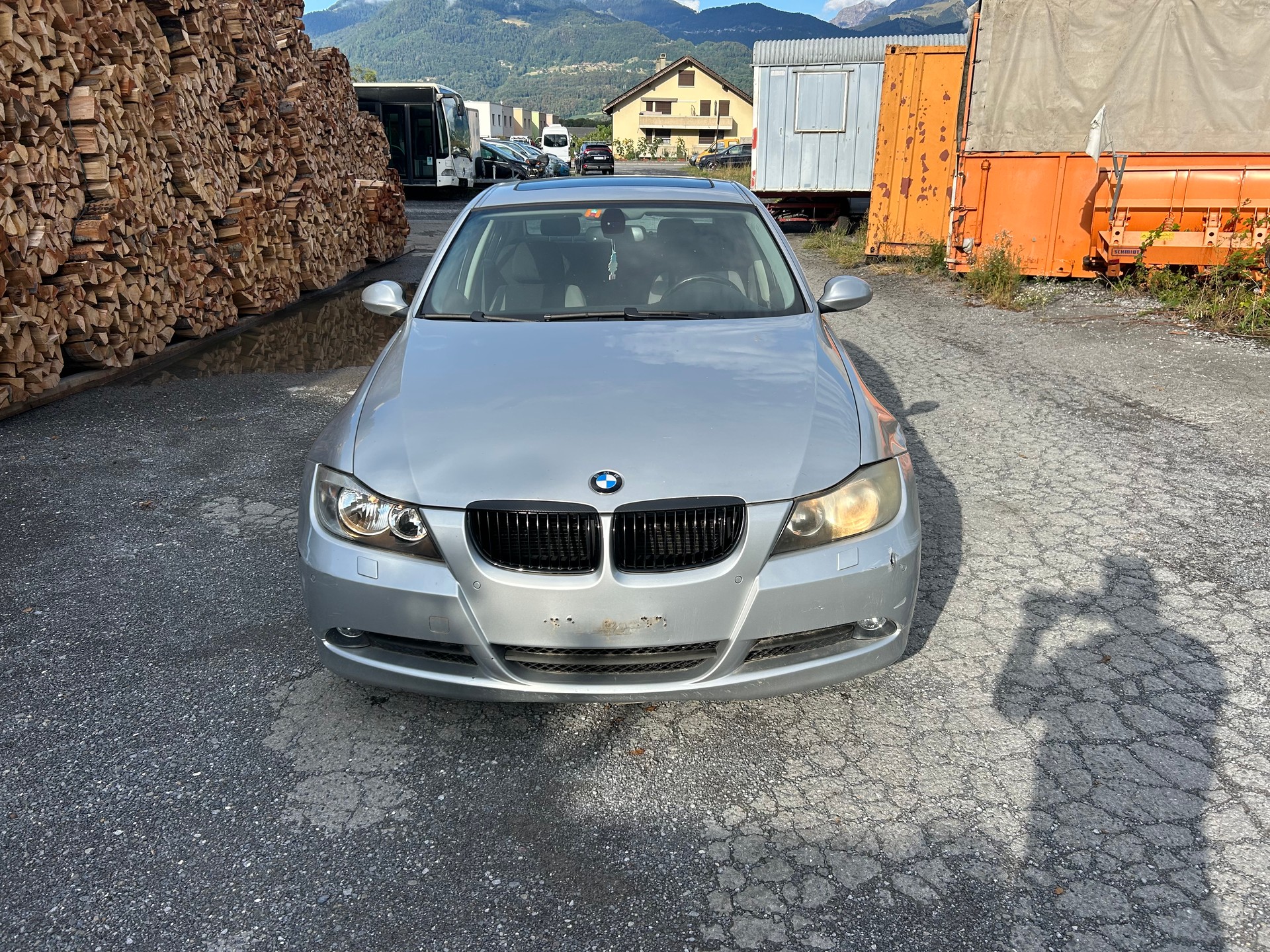 BMW 325xi-image-3