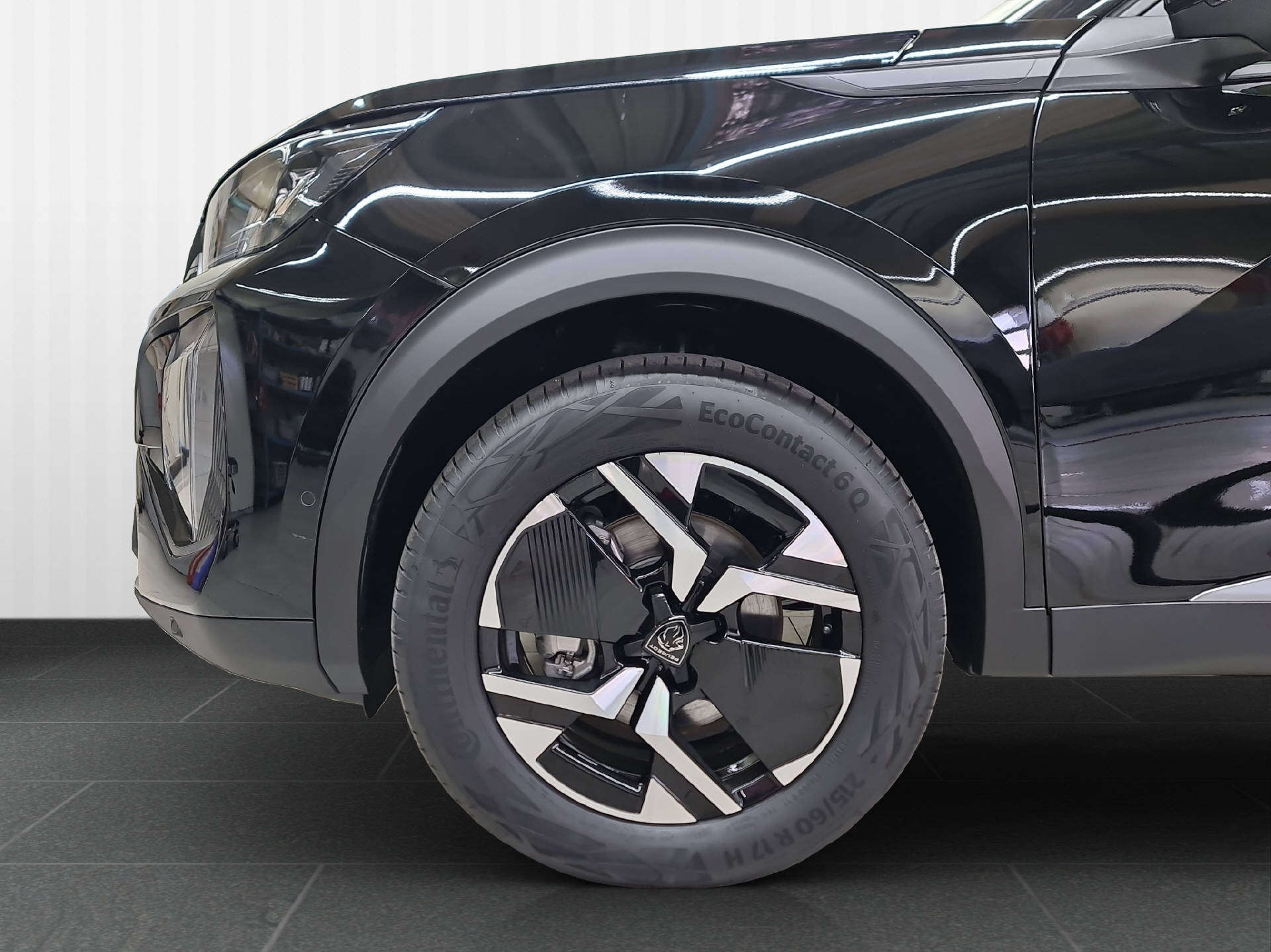 PEUGEOT 2008 1.2 Hybrid 145 GT Exclusive-image-13
