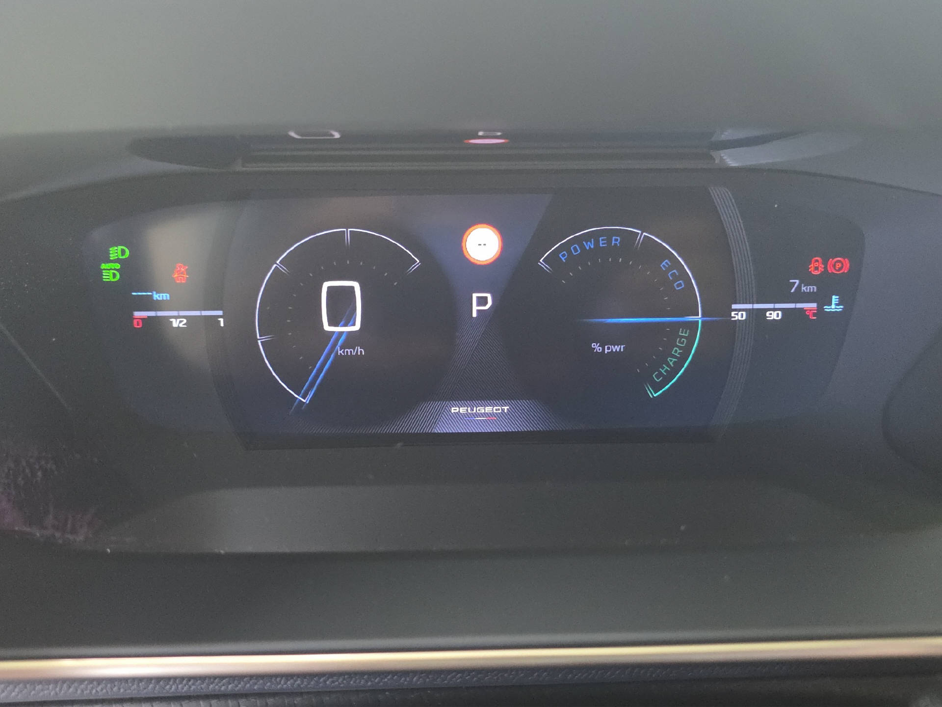 PEUGEOT 2008 1.2 Hybrid 145 GT Exclusive-image-6