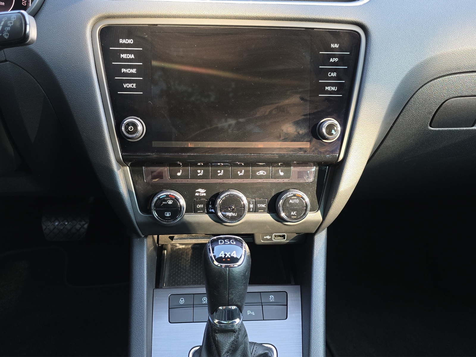SKODA Octavia Combi 2.0 TSI Soleil 4x4 DSG-image-7