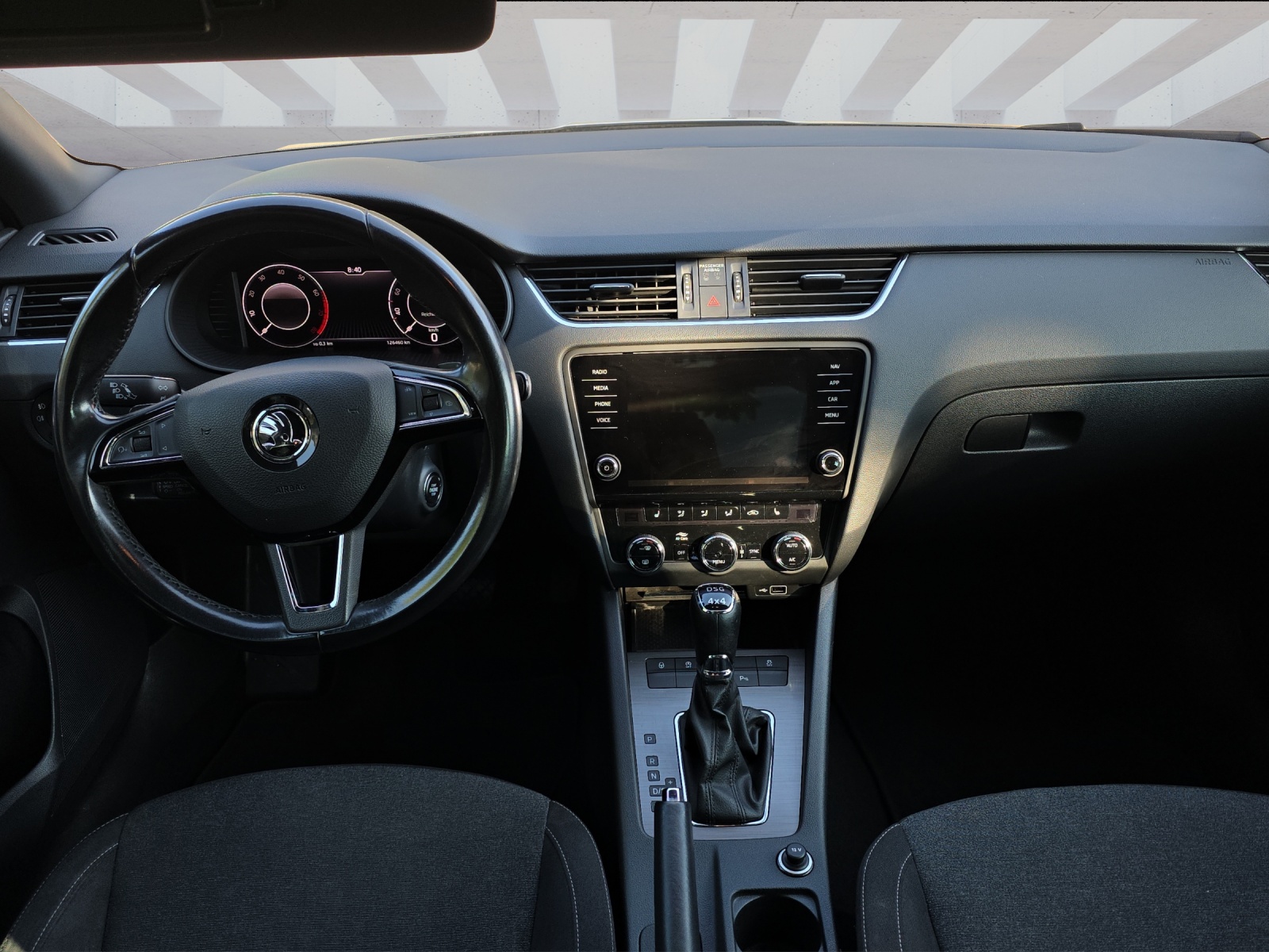 SKODA Octavia Combi 2.0 TSI Soleil 4x4 DSG-image-6