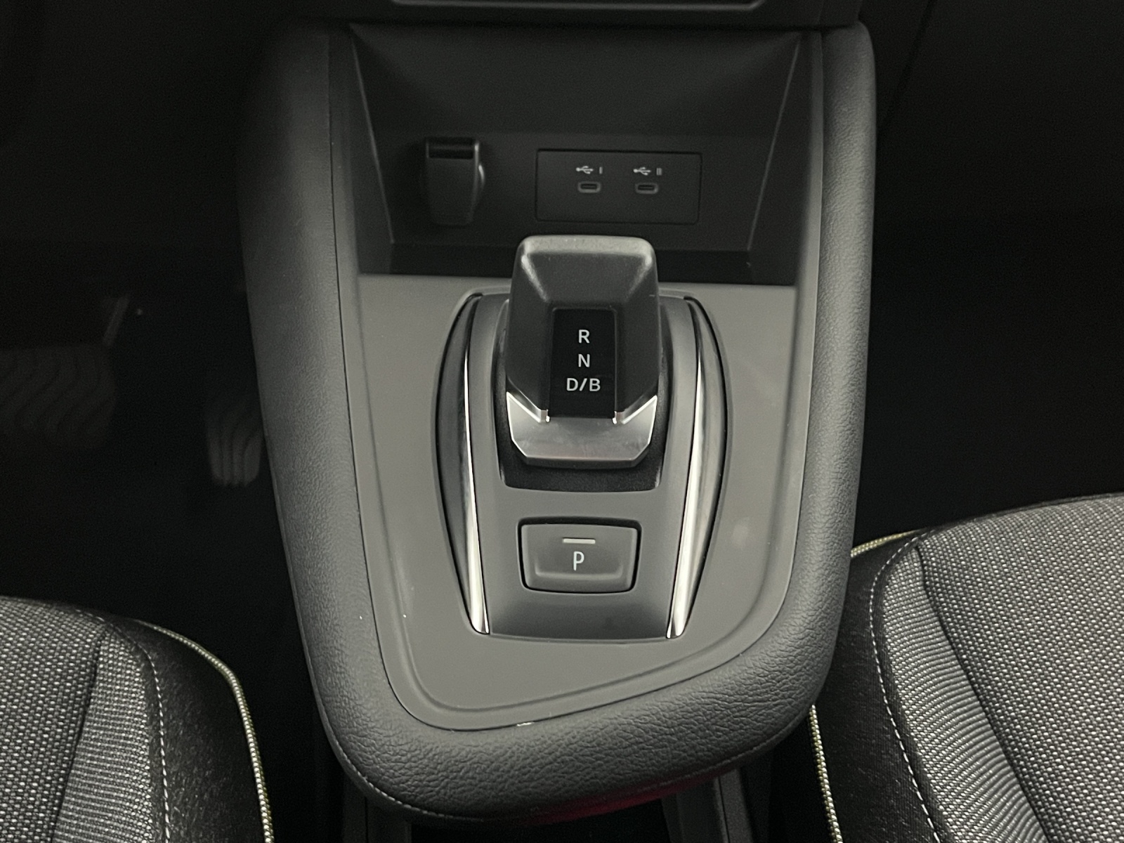 RENAULT Captur 1.8 E-Tech techno-image-13