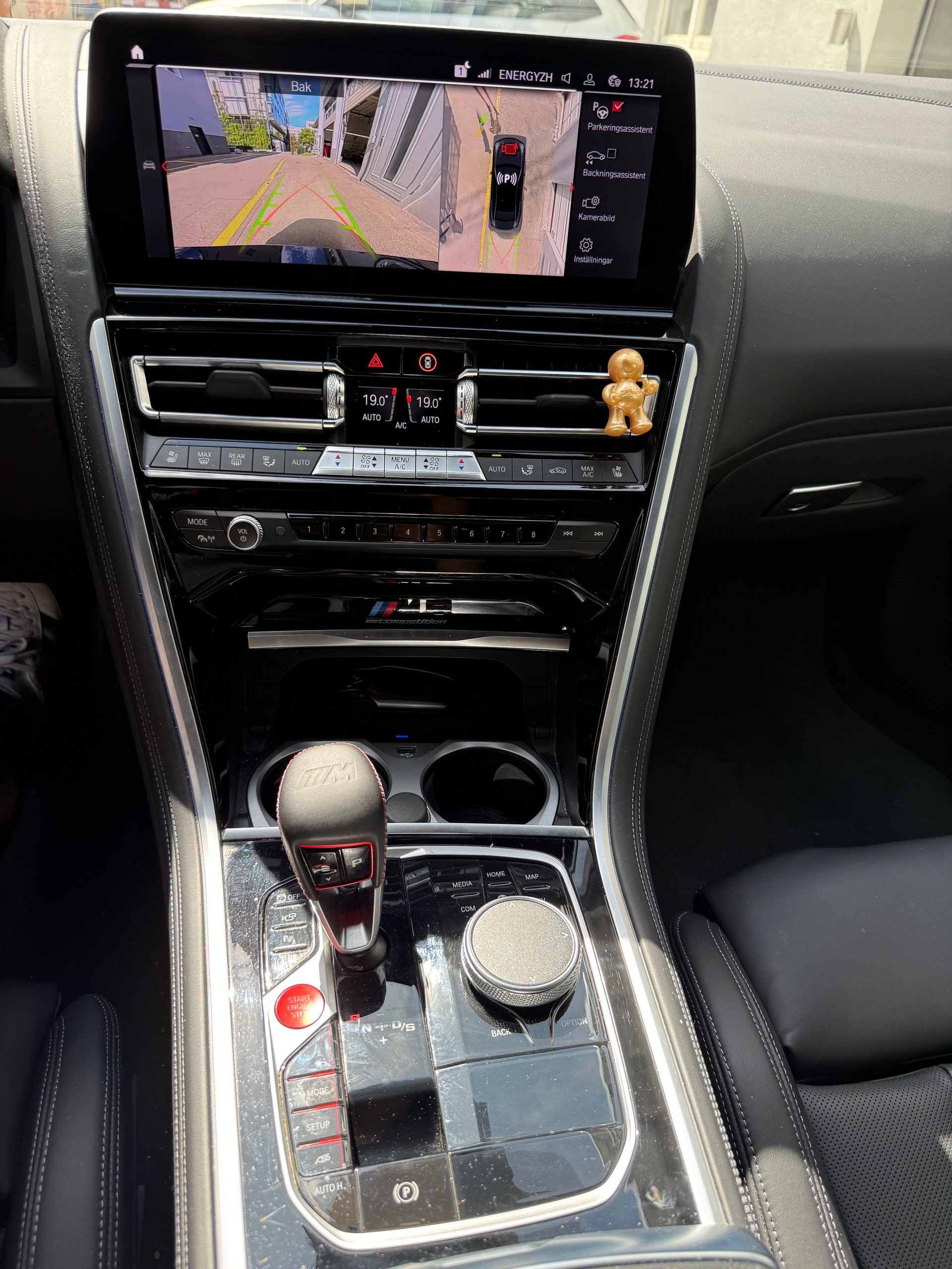 BMW M8 Competition xDrive-image-5