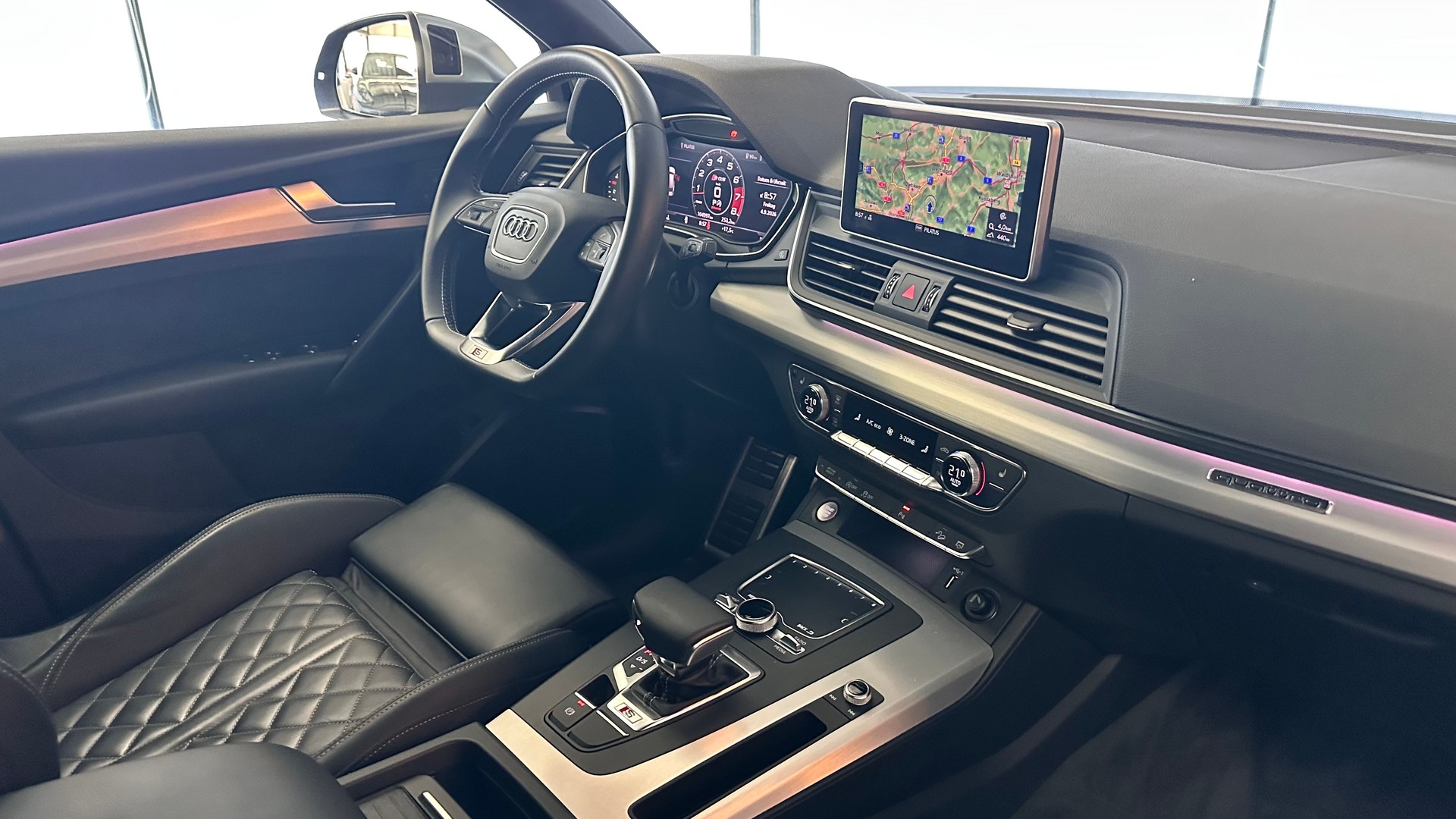 AUDI SQ5 3.0 V6 TFSI quattro T-Tronic-image-3