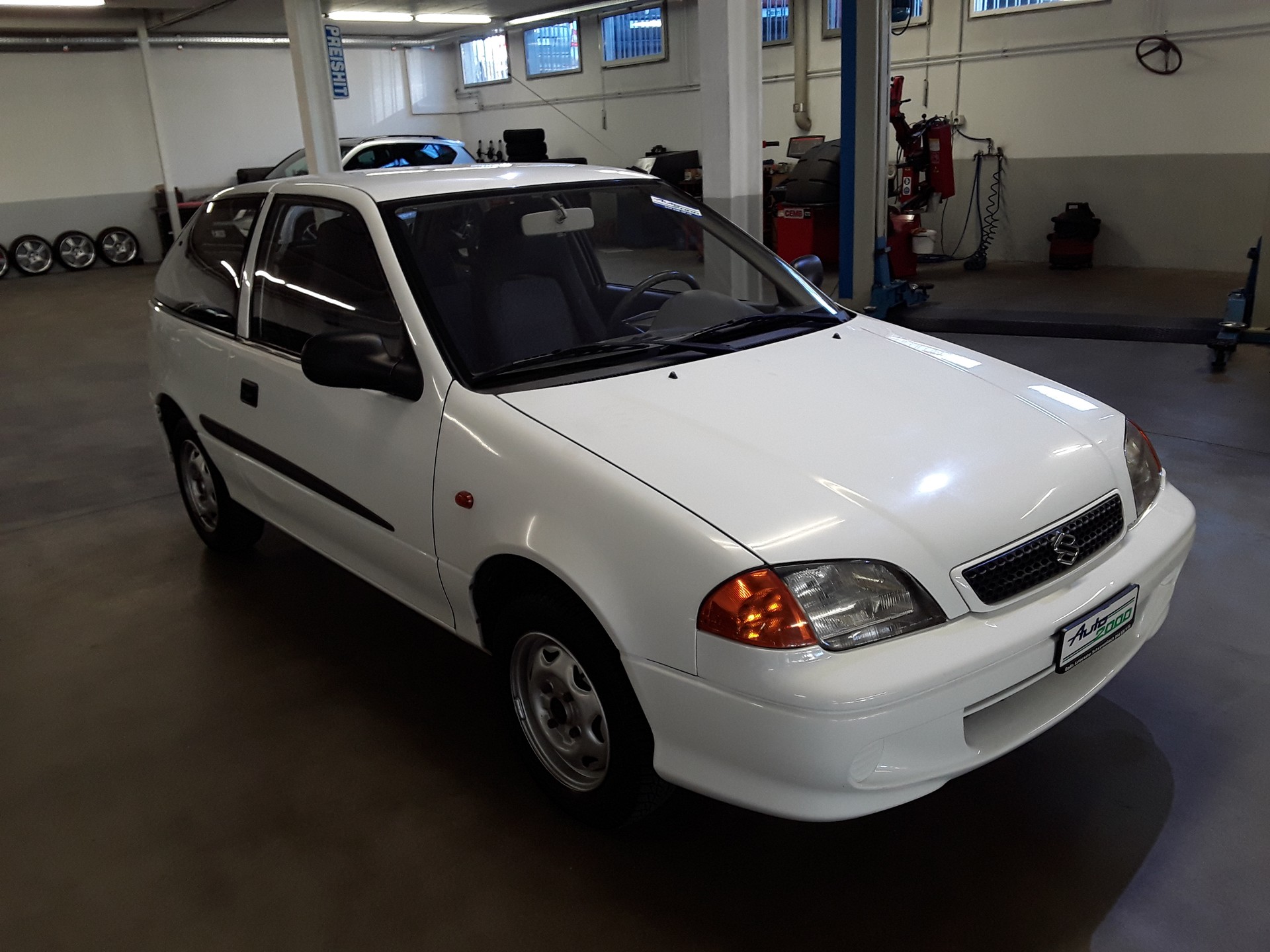 SUZUKI Swift 1.0 GLS-image-3