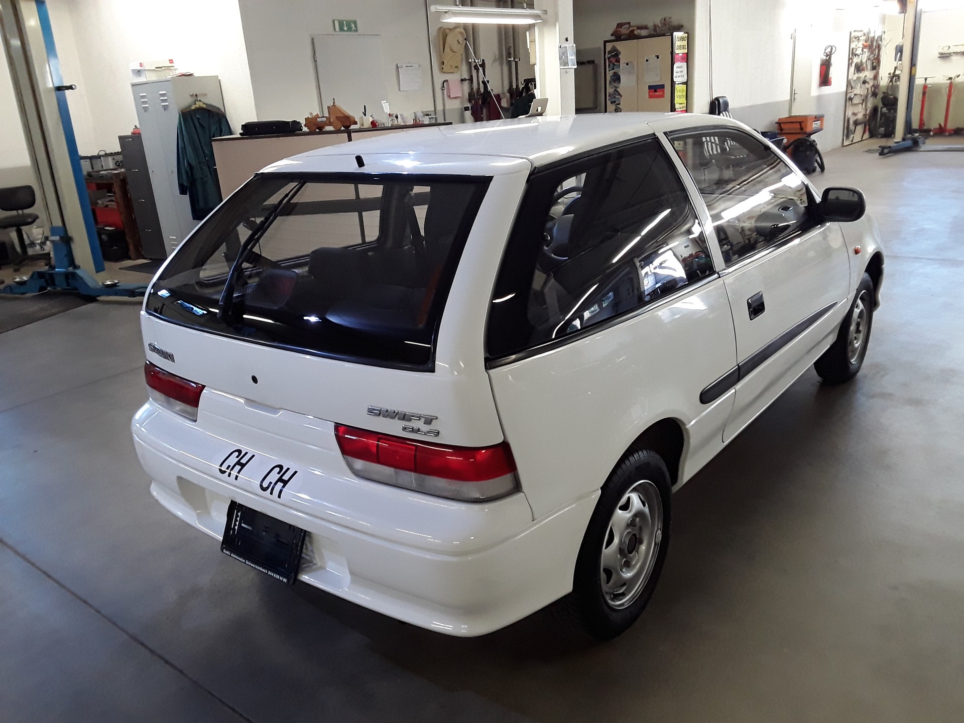 SUZUKI Swift 1.0 GLS-image-2