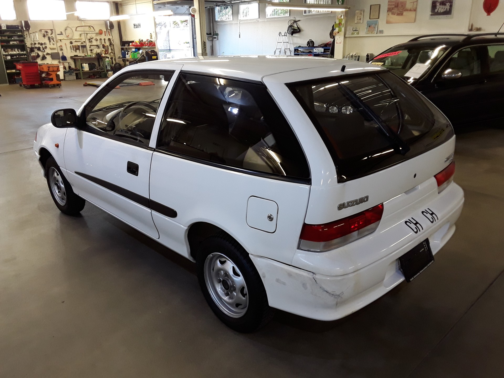 SUZUKI Swift 1.0 GLS-image-1
