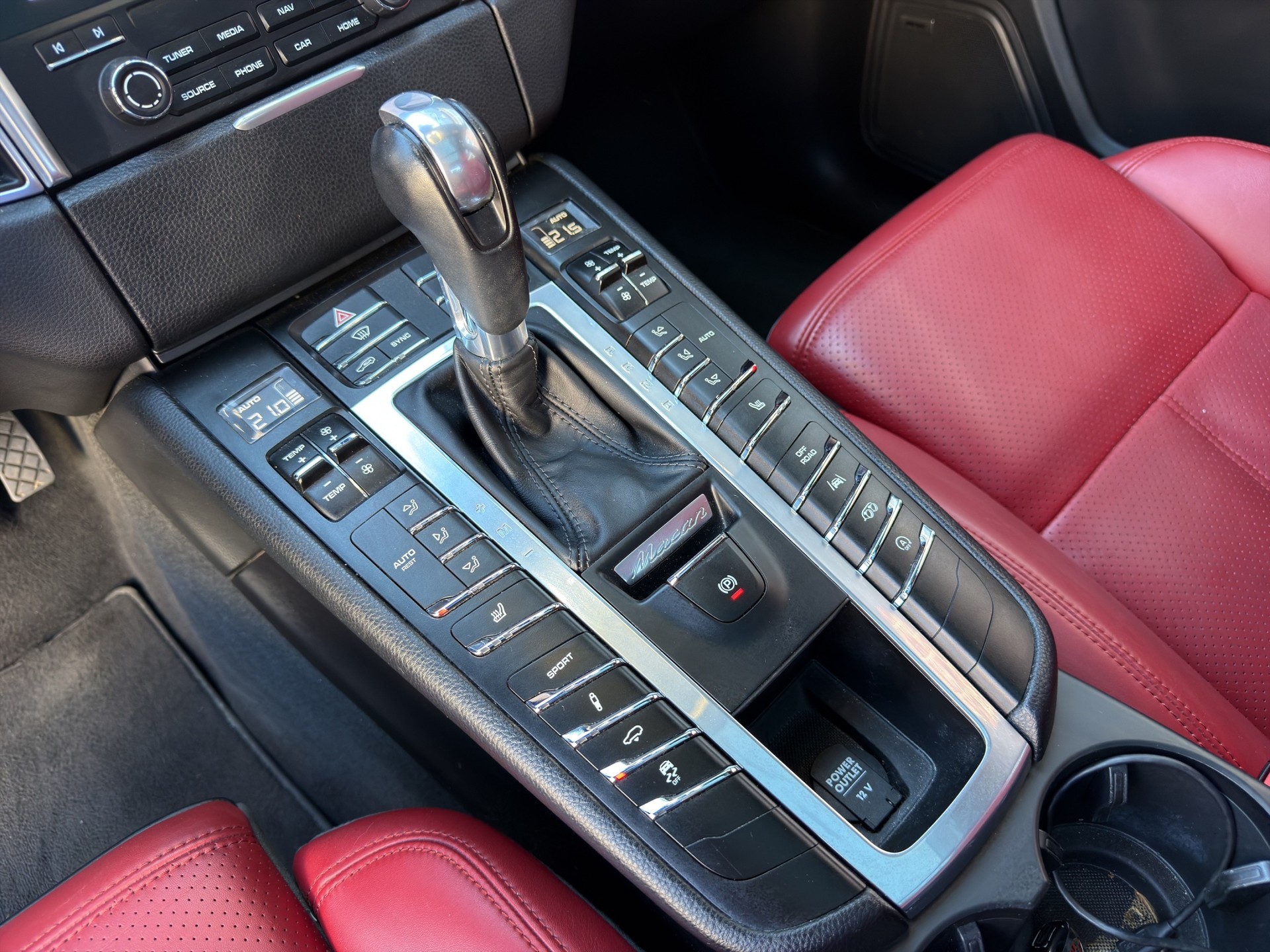 PORSCHE Macan GTS PDK-image-21