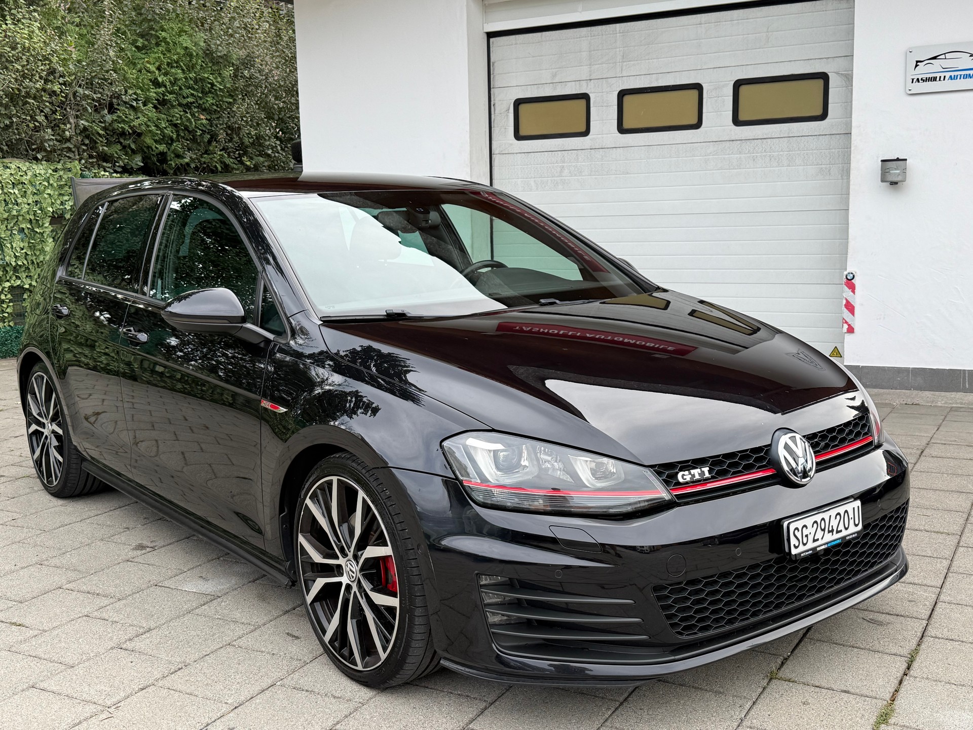 VW Golf 2.0 TSI GTI DSG-image-1