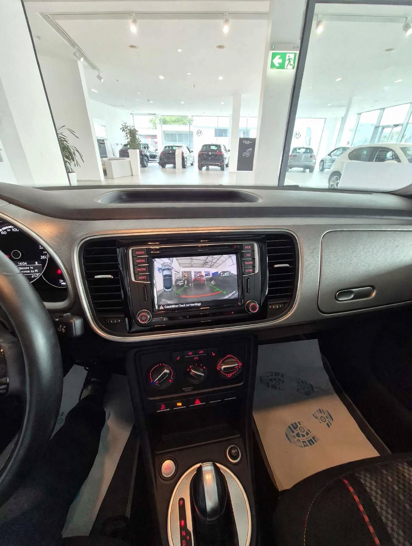 VW Beetle Cabrio 1.2 TSI BMT Design DSG - AUTOMATICA-image-5