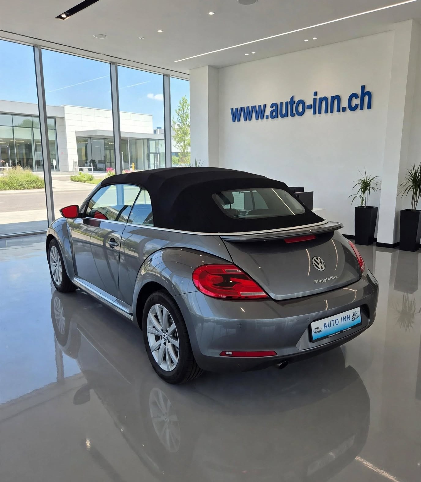 VW Beetle Cabrio 1.2 TSI BMT Design DSG - AUTOMATICA-image-2