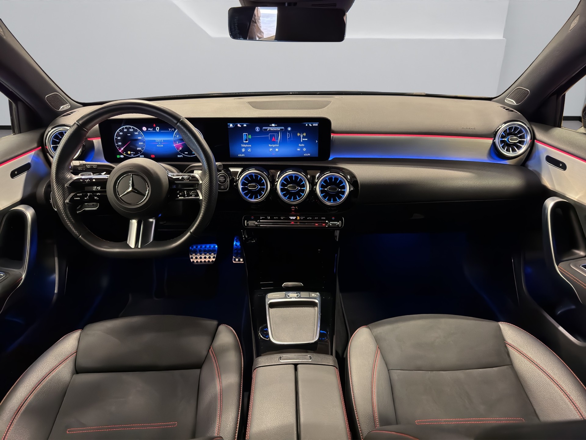 MERCEDES-BENZ A 200 7G-DCT-image-11