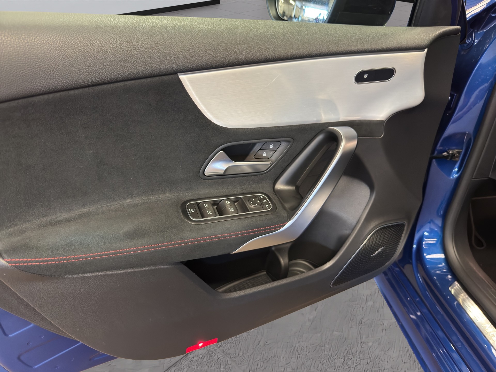 MERCEDES-BENZ A 200 7G-DCT-image-22