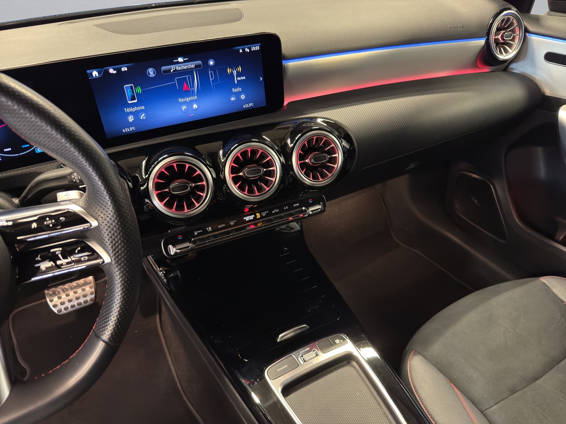 MERCEDES-BENZ A 200 7G-DCT-image-12