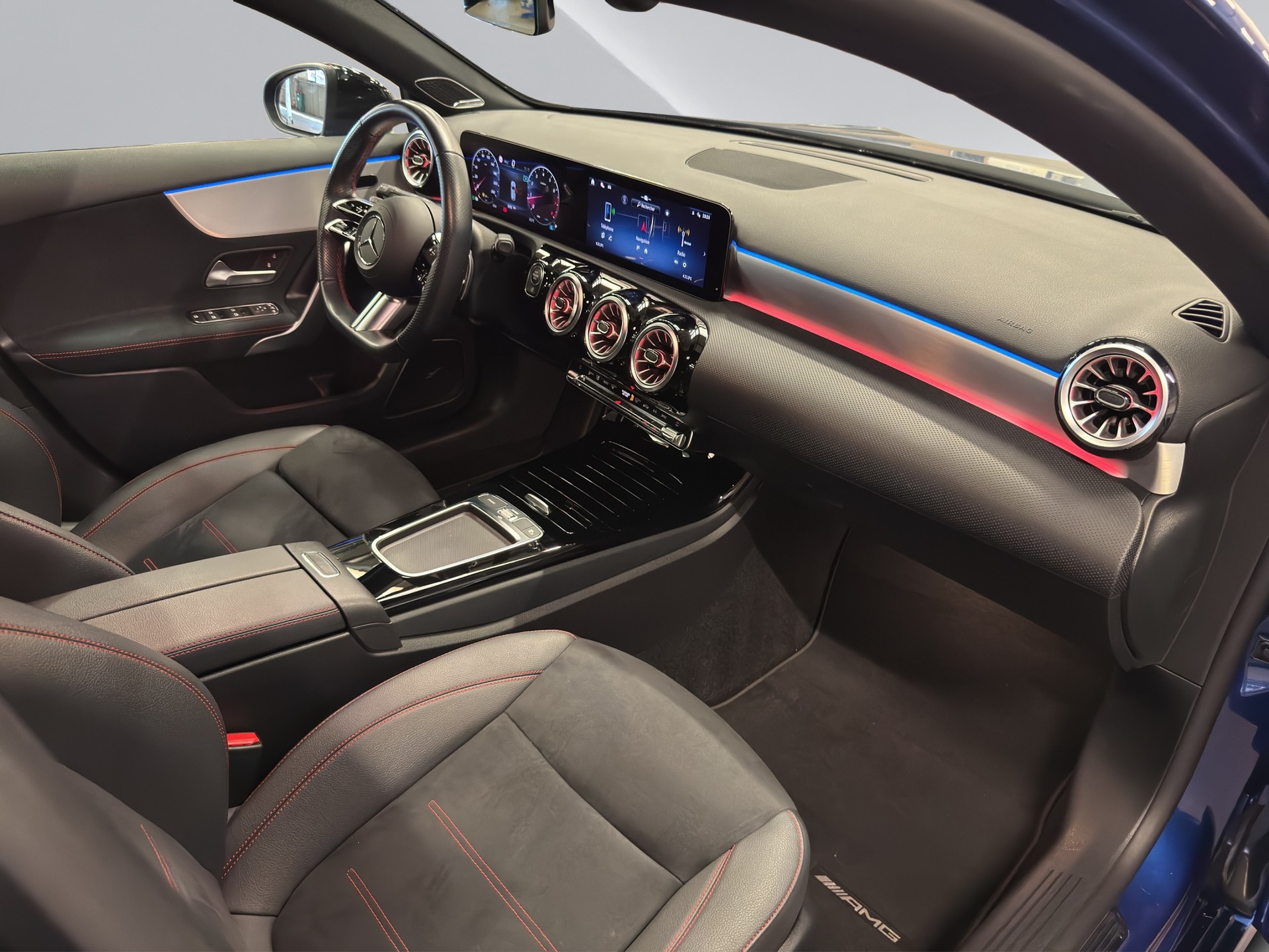 MERCEDES-BENZ A 200 7G-DCT-image-13